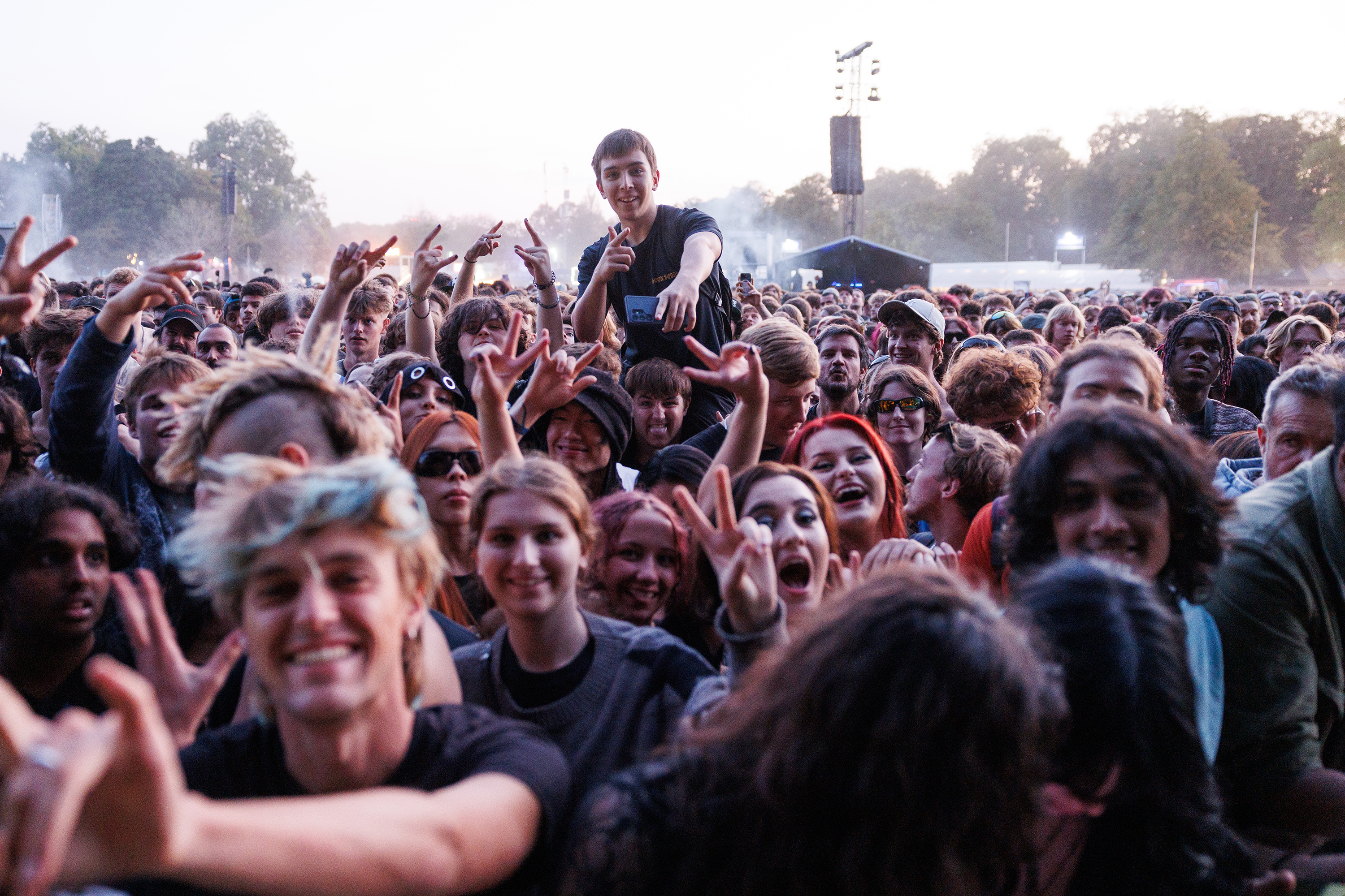 Outbreak crowd burak cingi04