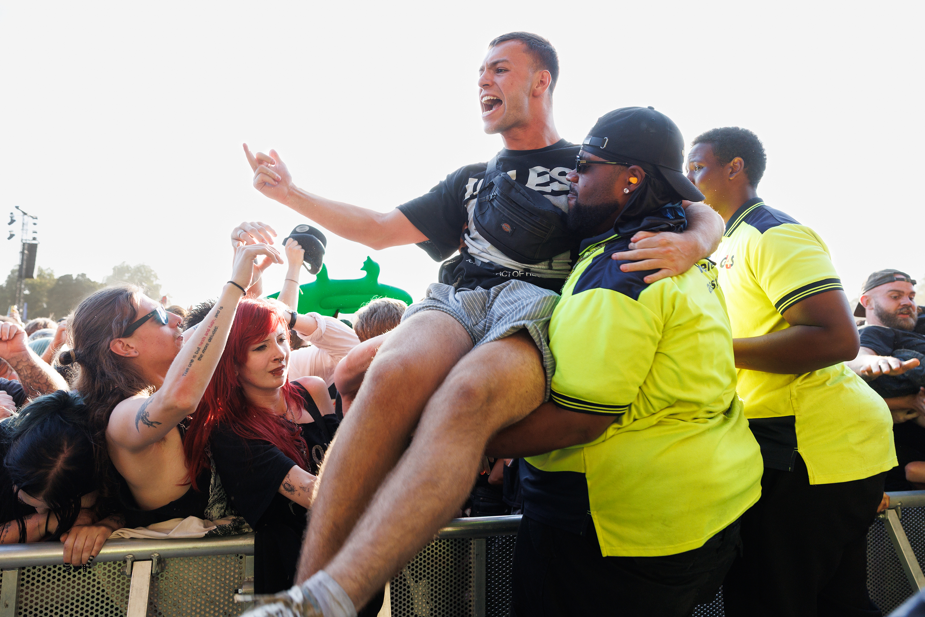 Outbreak crowd burak cingi09