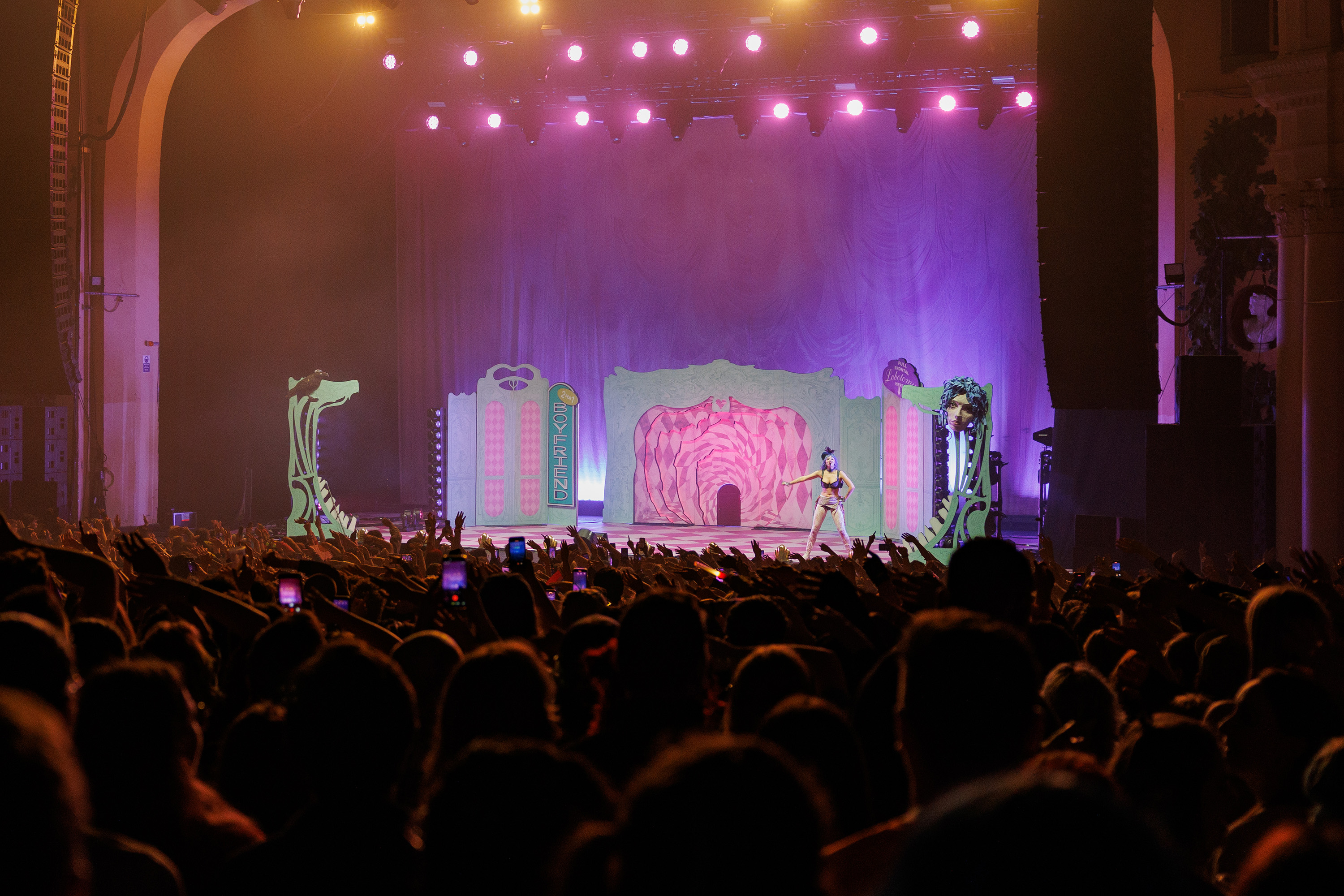 Ashnikko brixton fans 05