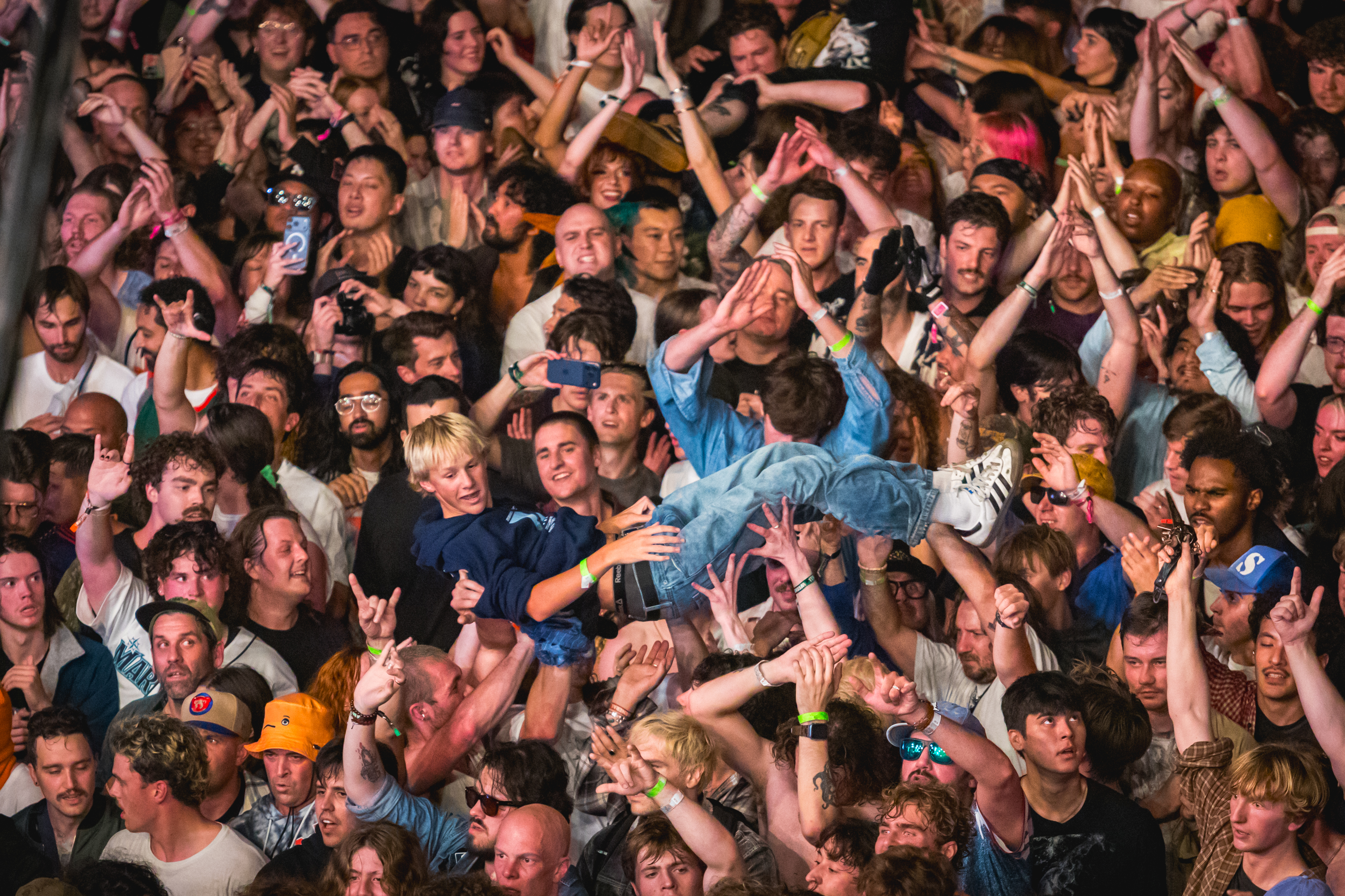 04 Turnstile crowd