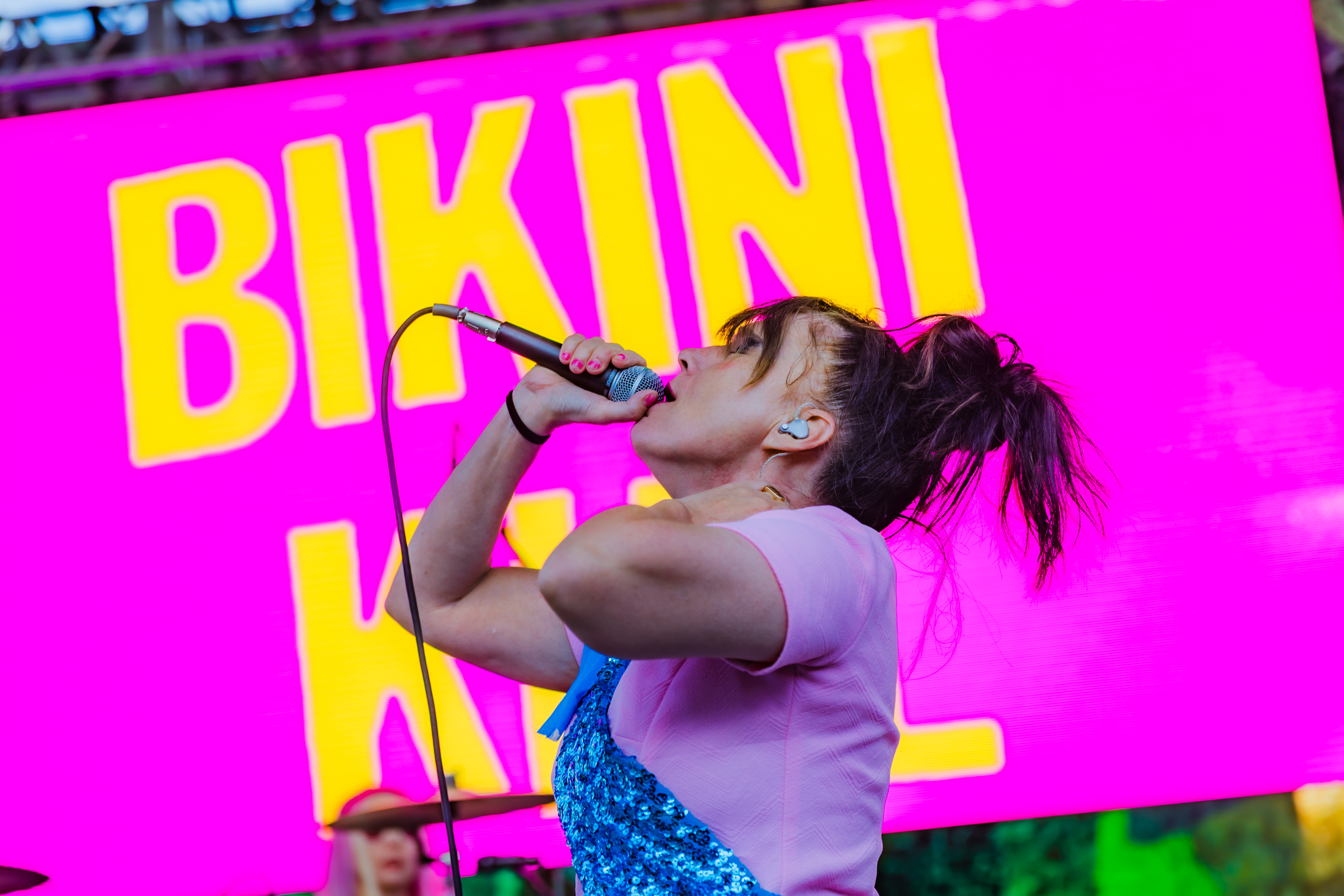 16 Bikini Kill