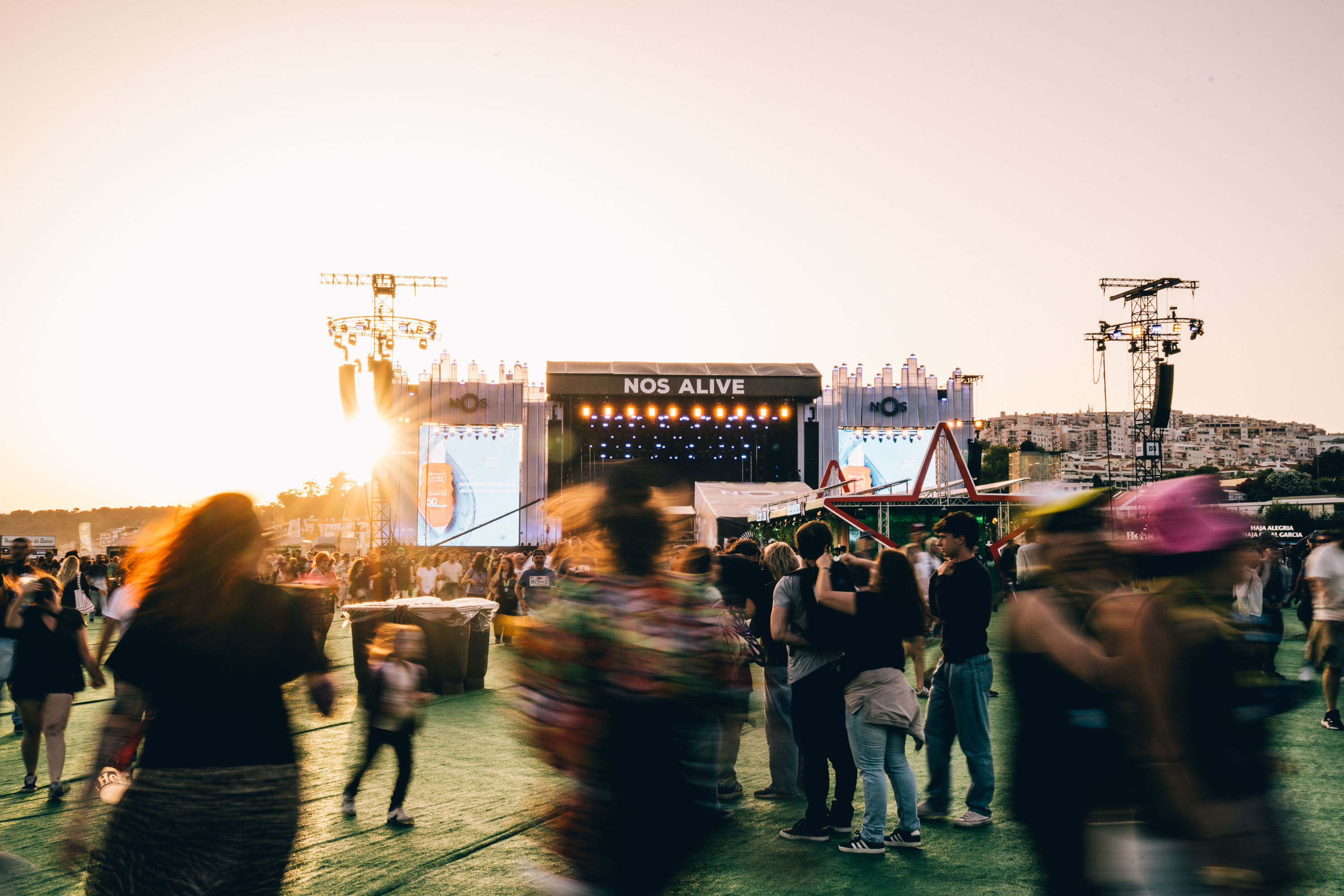 20260709 NOS ALIVE GOLDEN HOUR SARAHAWKKK SAR09723