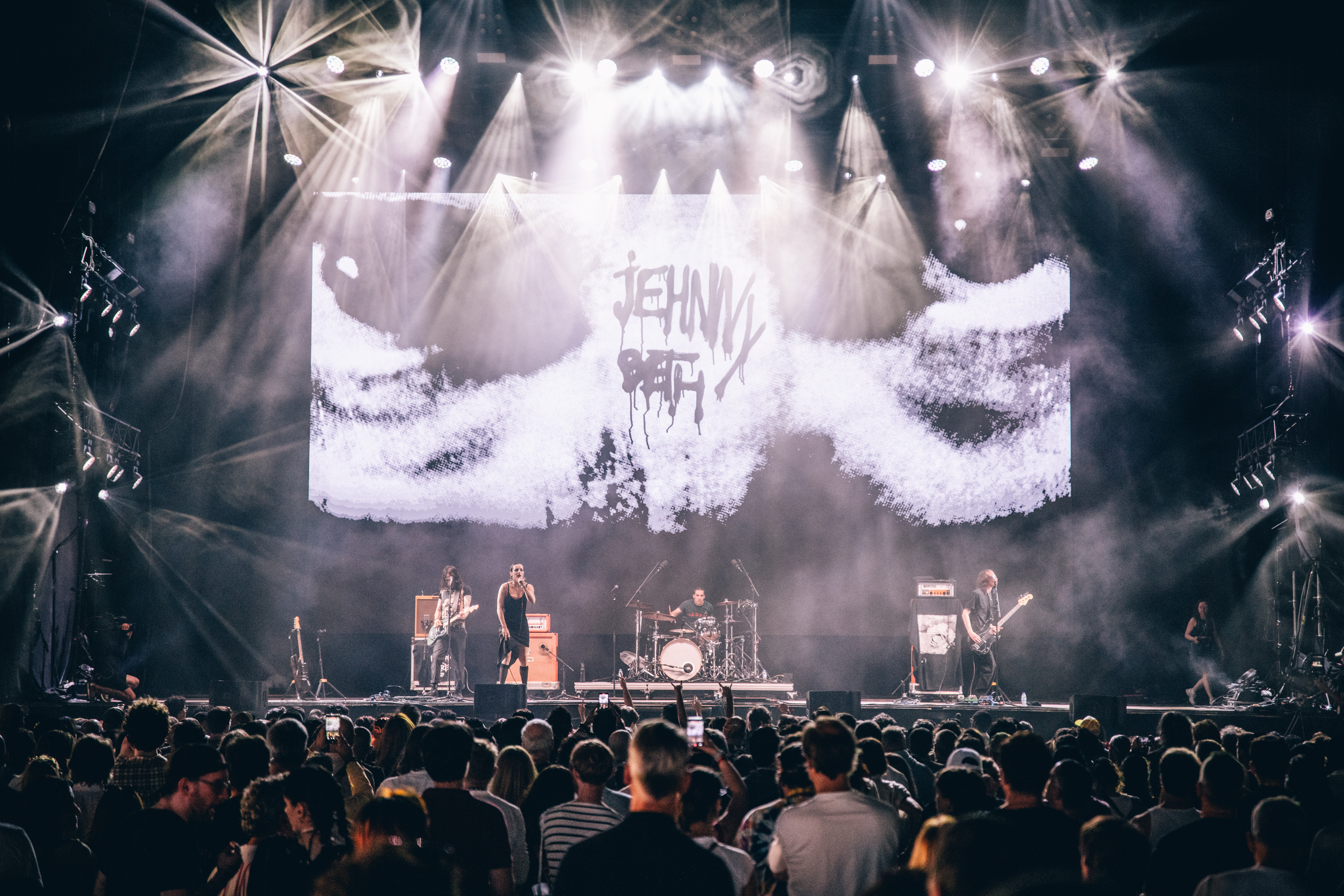 20261109 NOS ALIVE 02 JEHNNY BETH ARLINDO CAMACHO 026 A9532