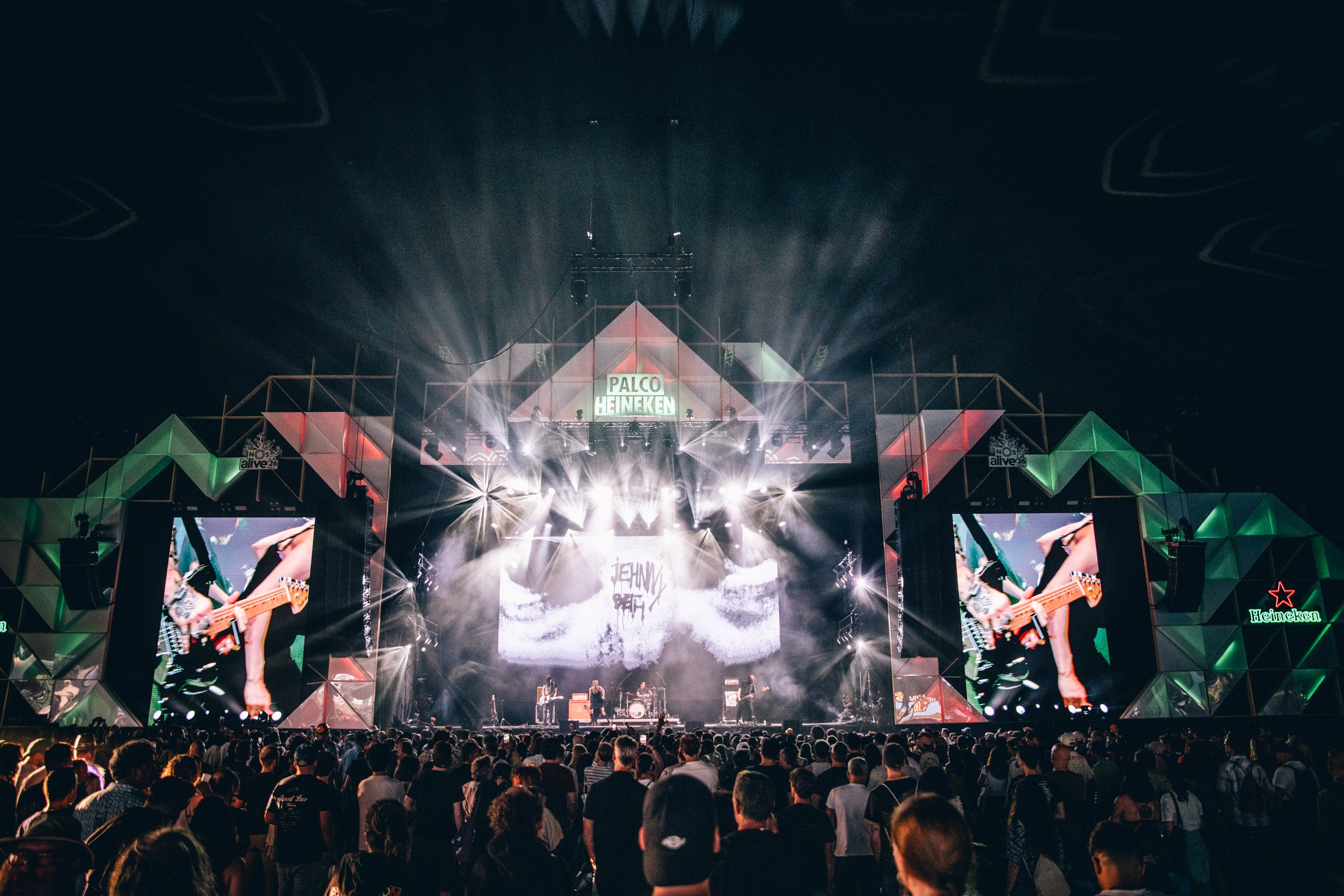 20261109 NOS ALIVE 02 JEHNNY BETH ARLINDO CAMACHO 026 A9538