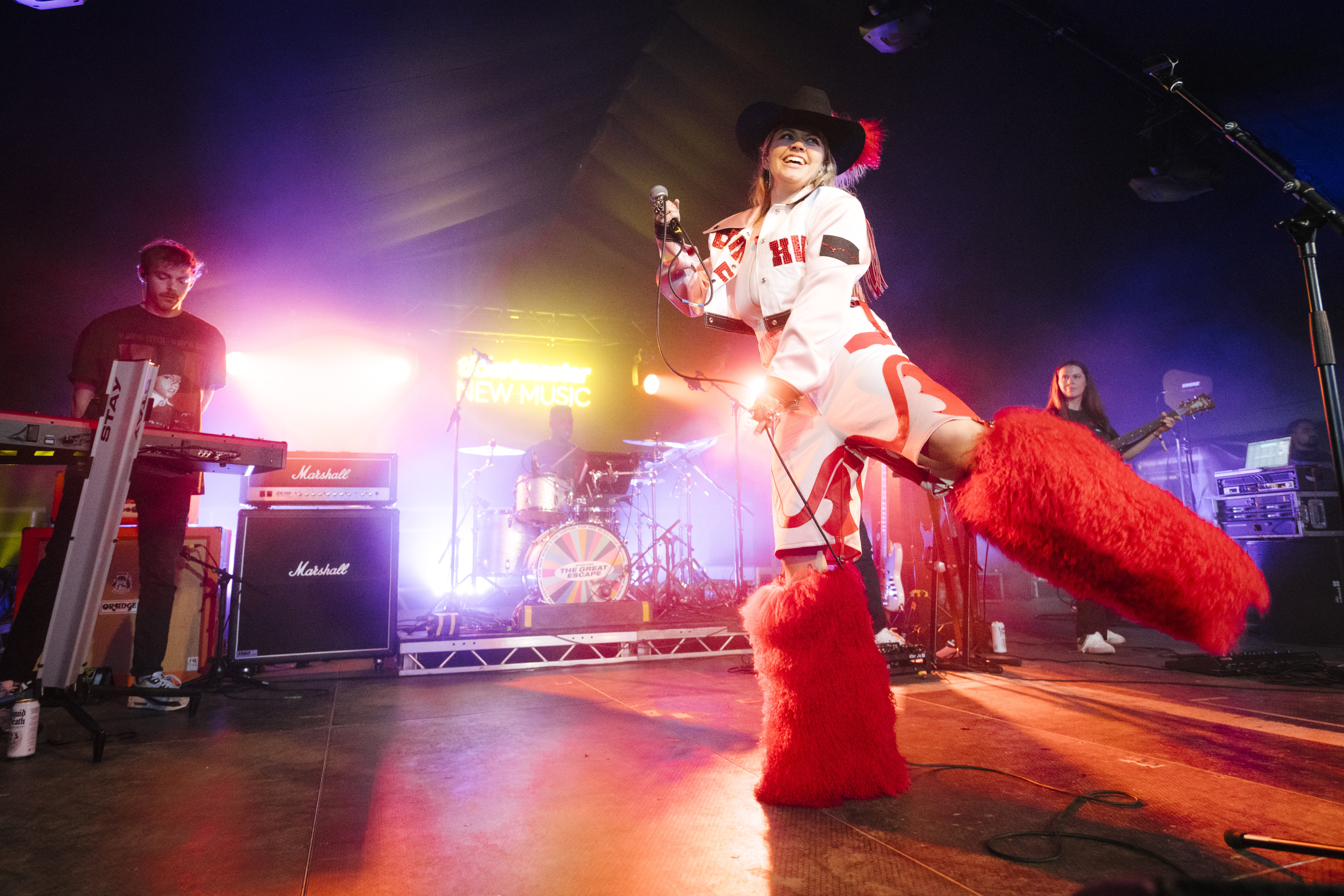 Friday Beach Deep End Chincilla GJ 9475