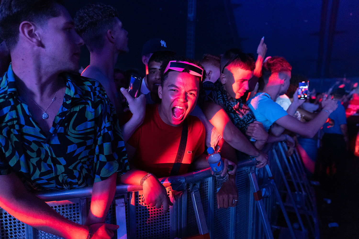 Lq crowd reading22 bc