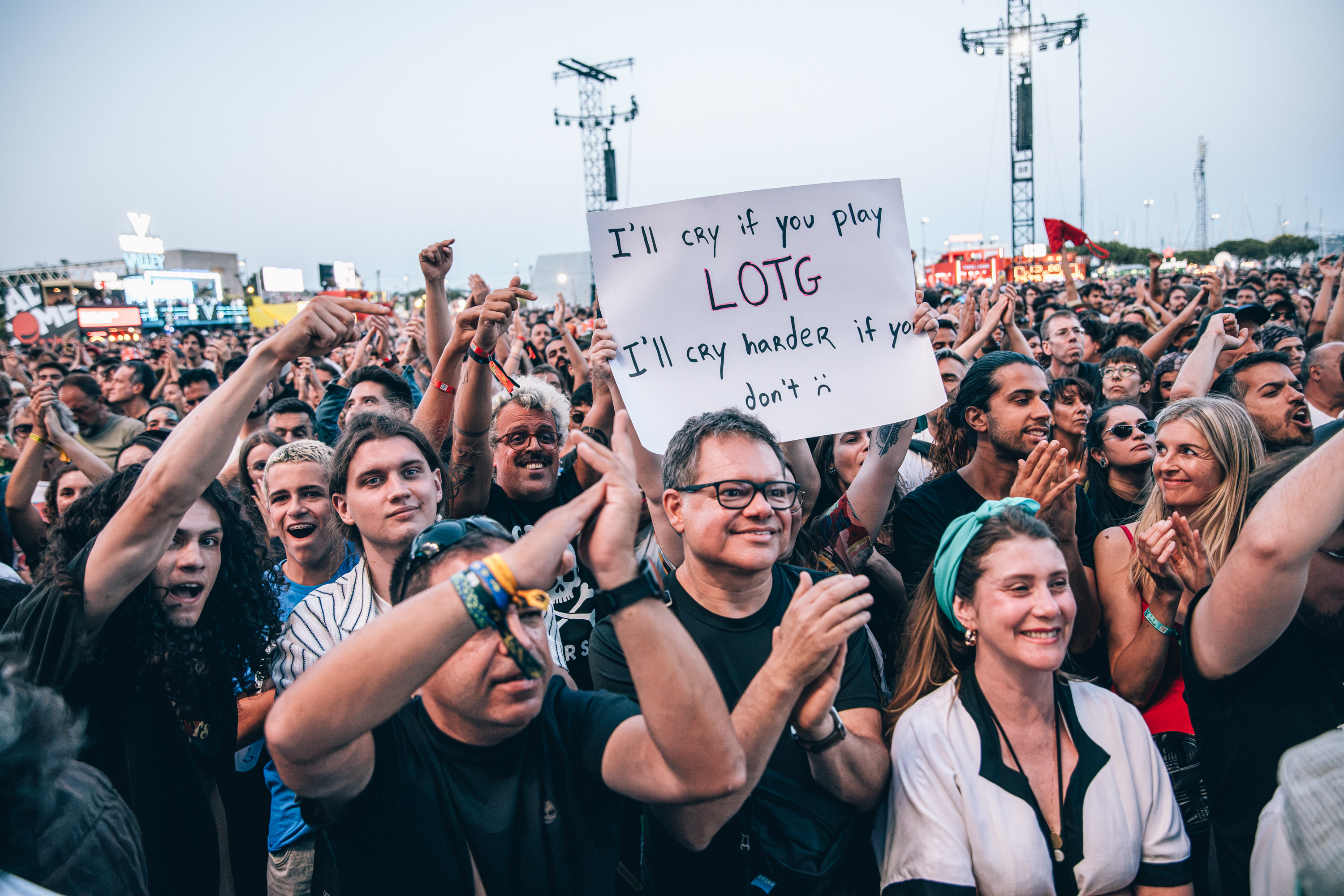 20261109 NOS ALIVE WOLF ALICE ARLINDO CAMACHO 026 A9802