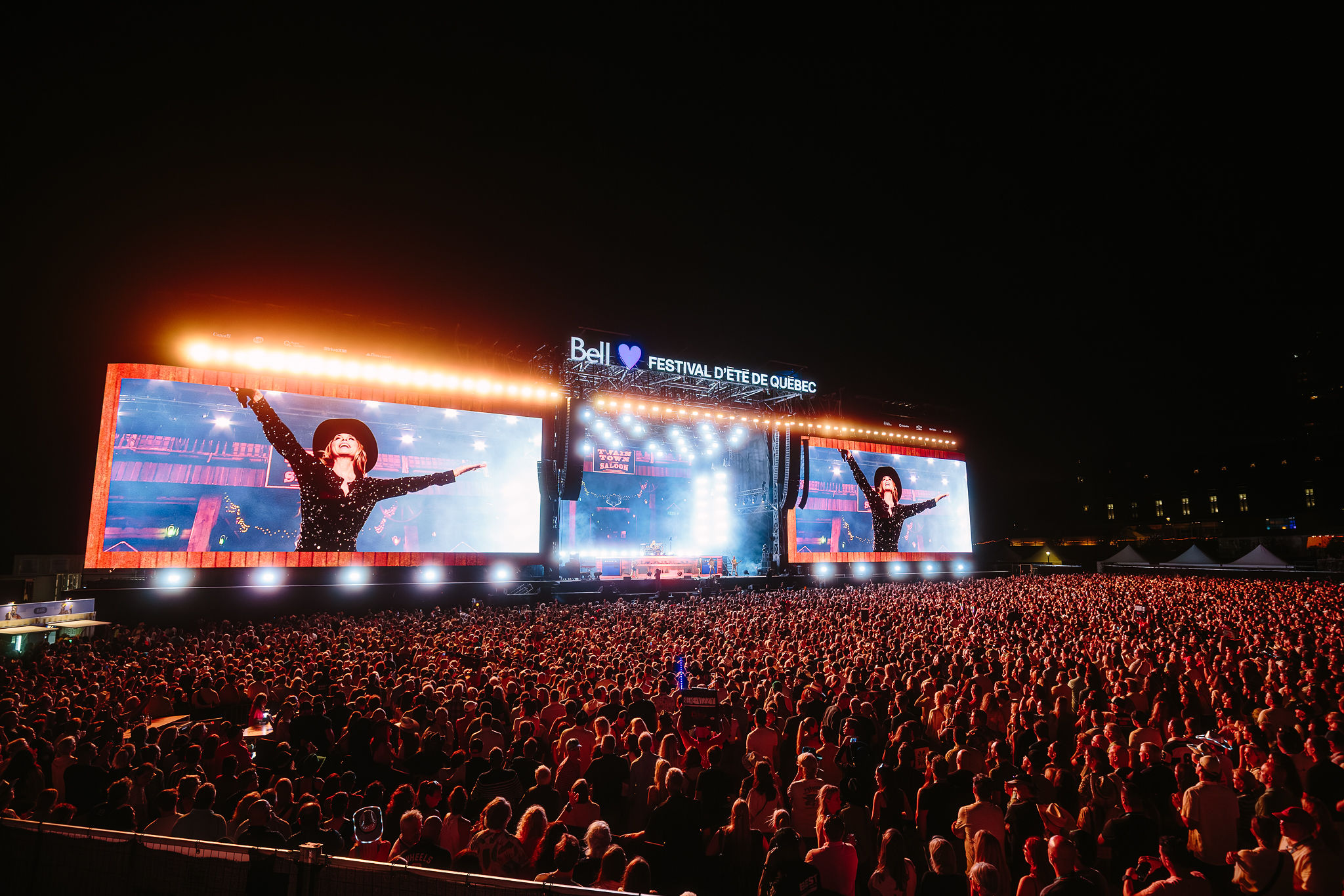 250712 Scene Bell Shania Twain Dylan Page 519