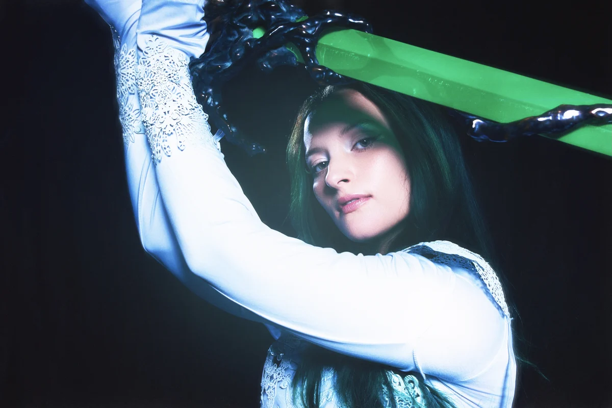 “I had no idea who I was”: alt-pop artist Au/Ra details debut LP heartcore