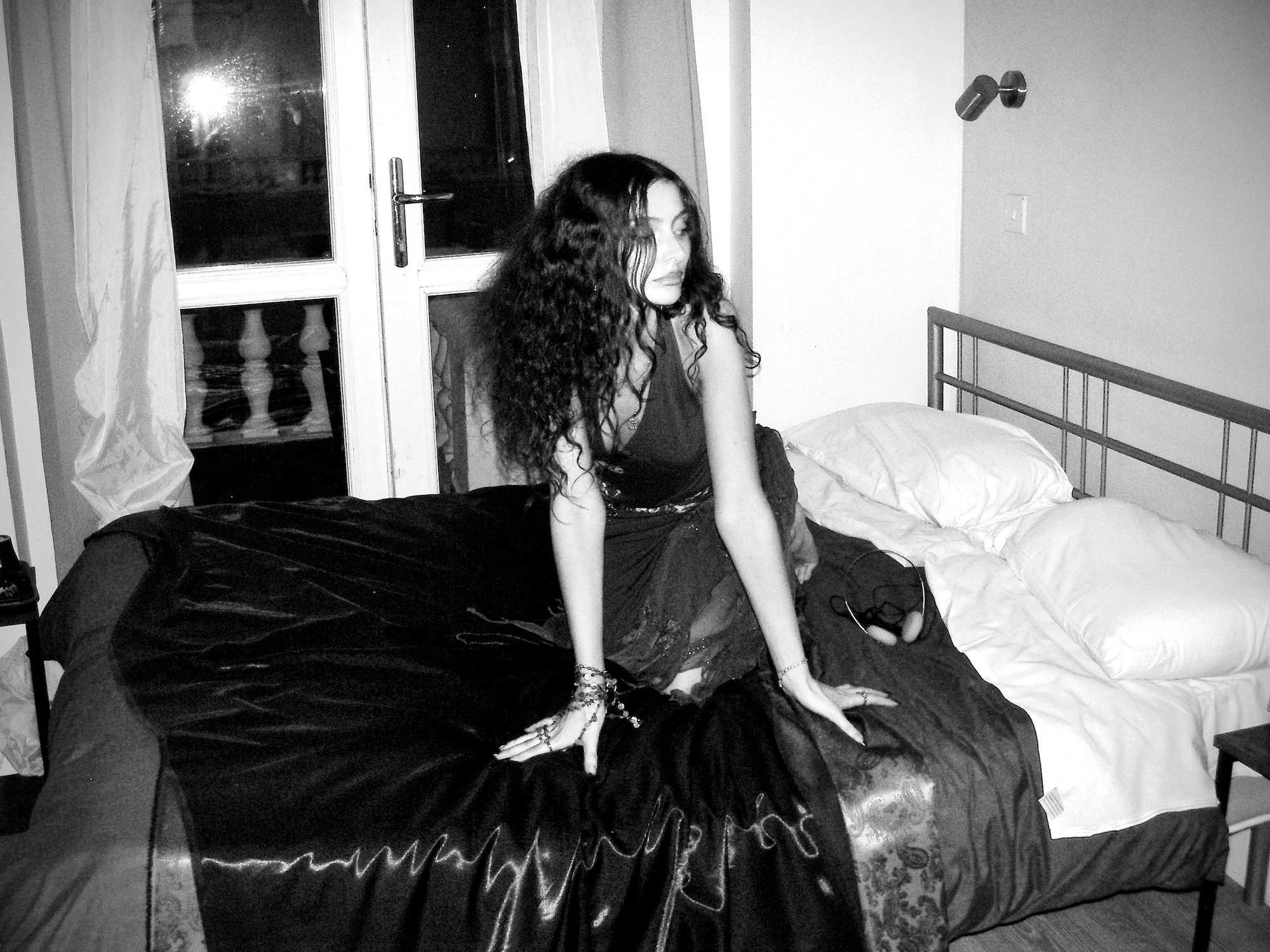 With her new track “Chilli Chilli,” Azena invites us into her bedroom-pop dreamscape