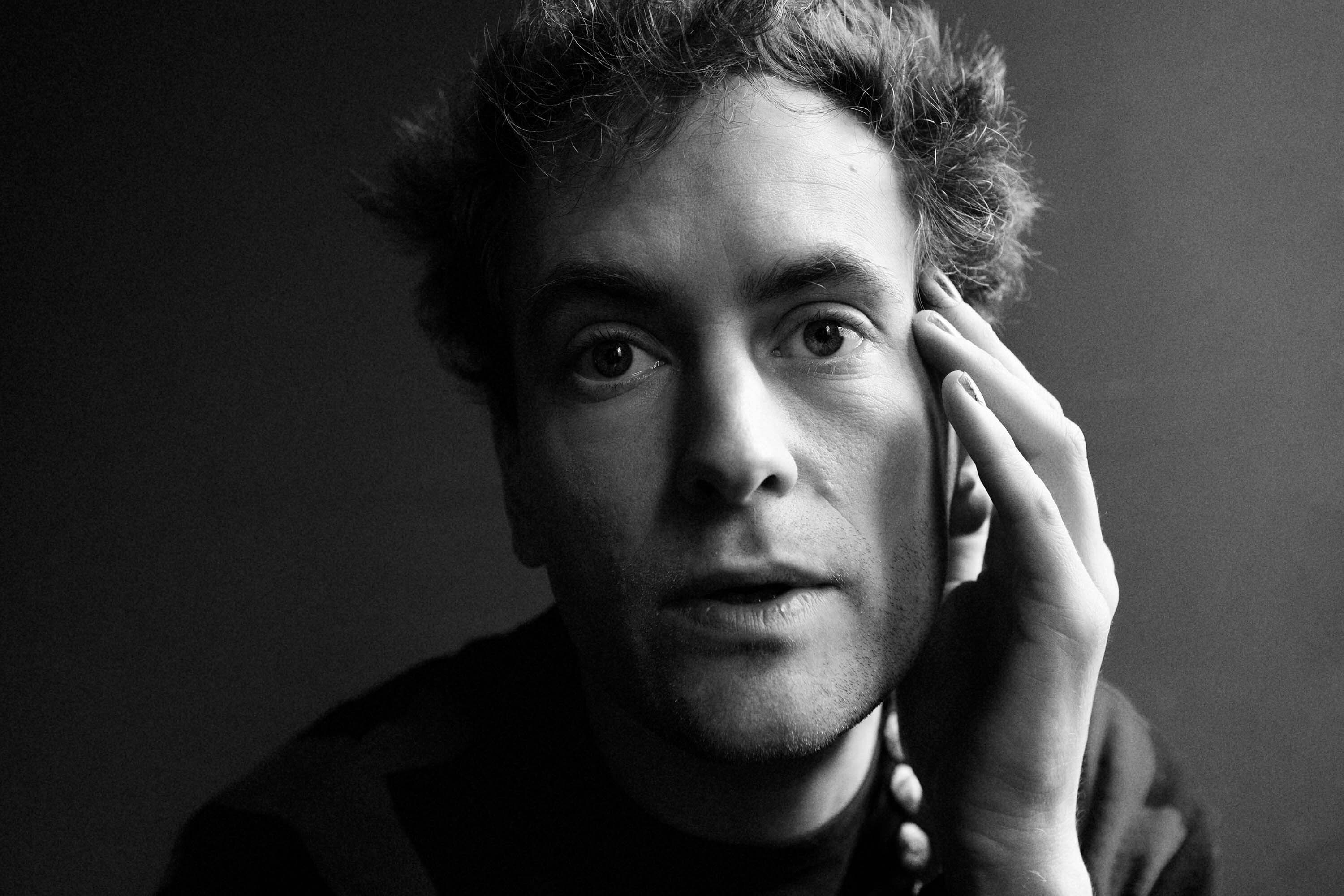 Alabaster De Plume 1 Chris Almeida