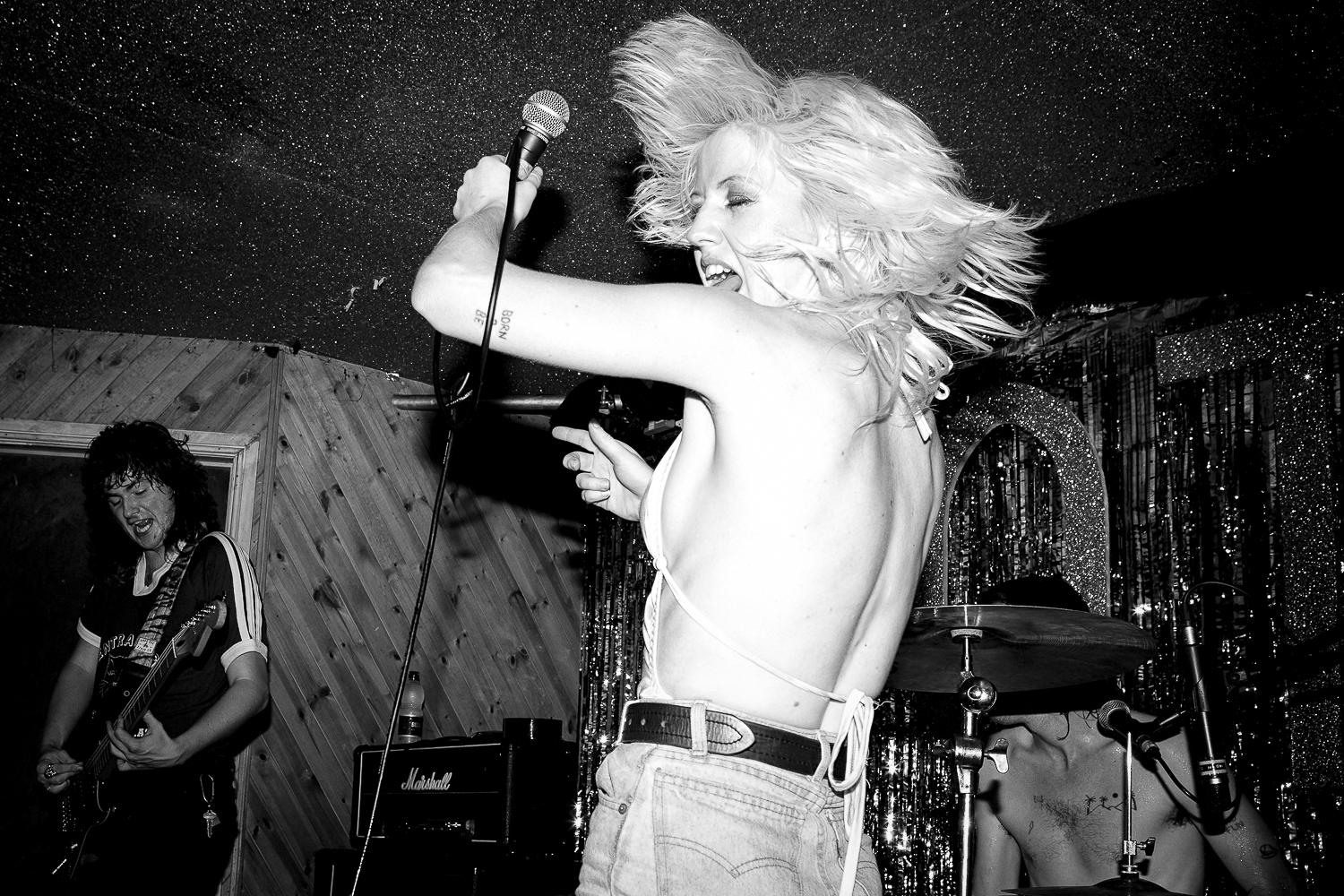 Amyl The Sniffers 8 Moth Club London by Chris Almeida 250918