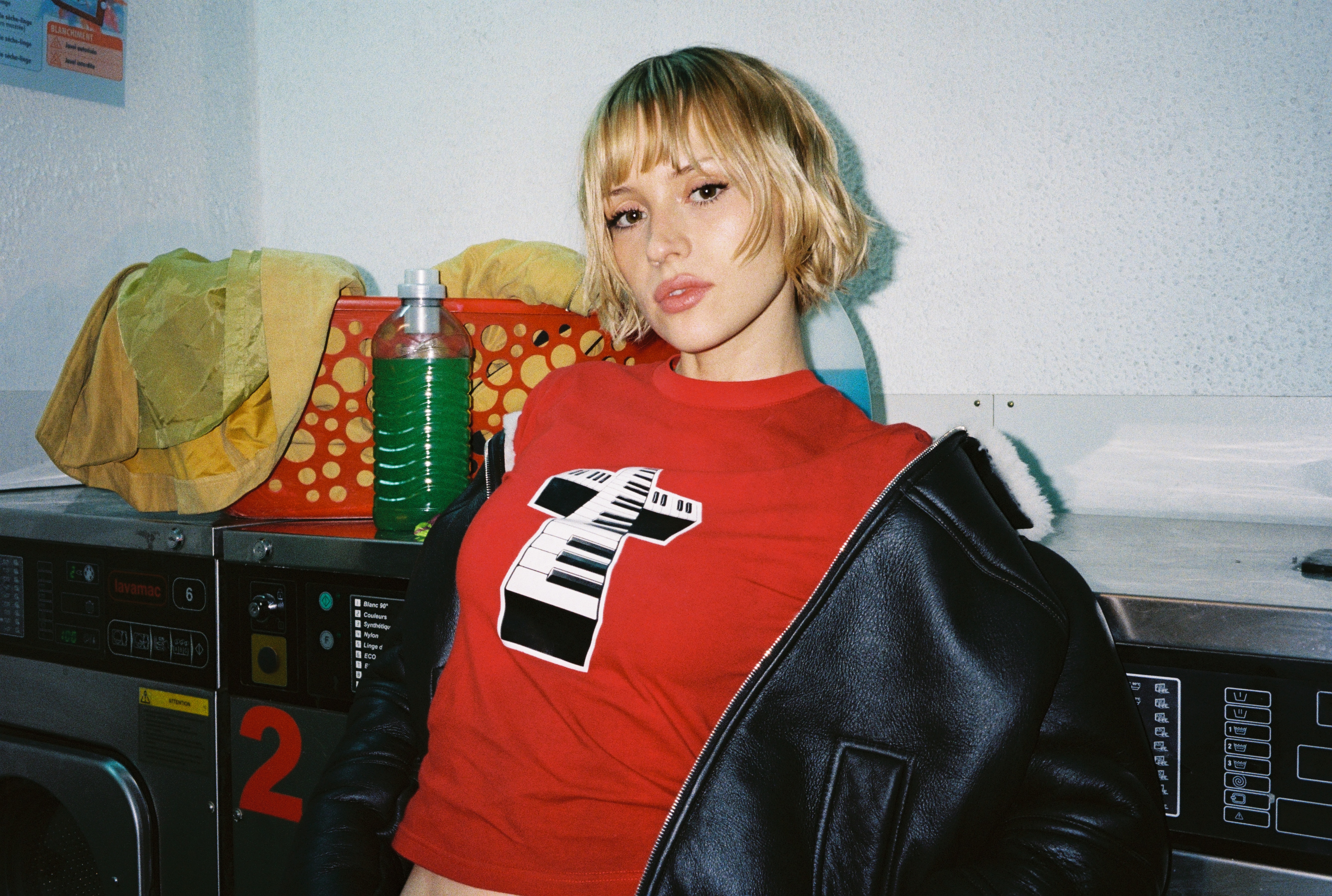 Angèle presse 3 LA HORDE PRESSE ONLY