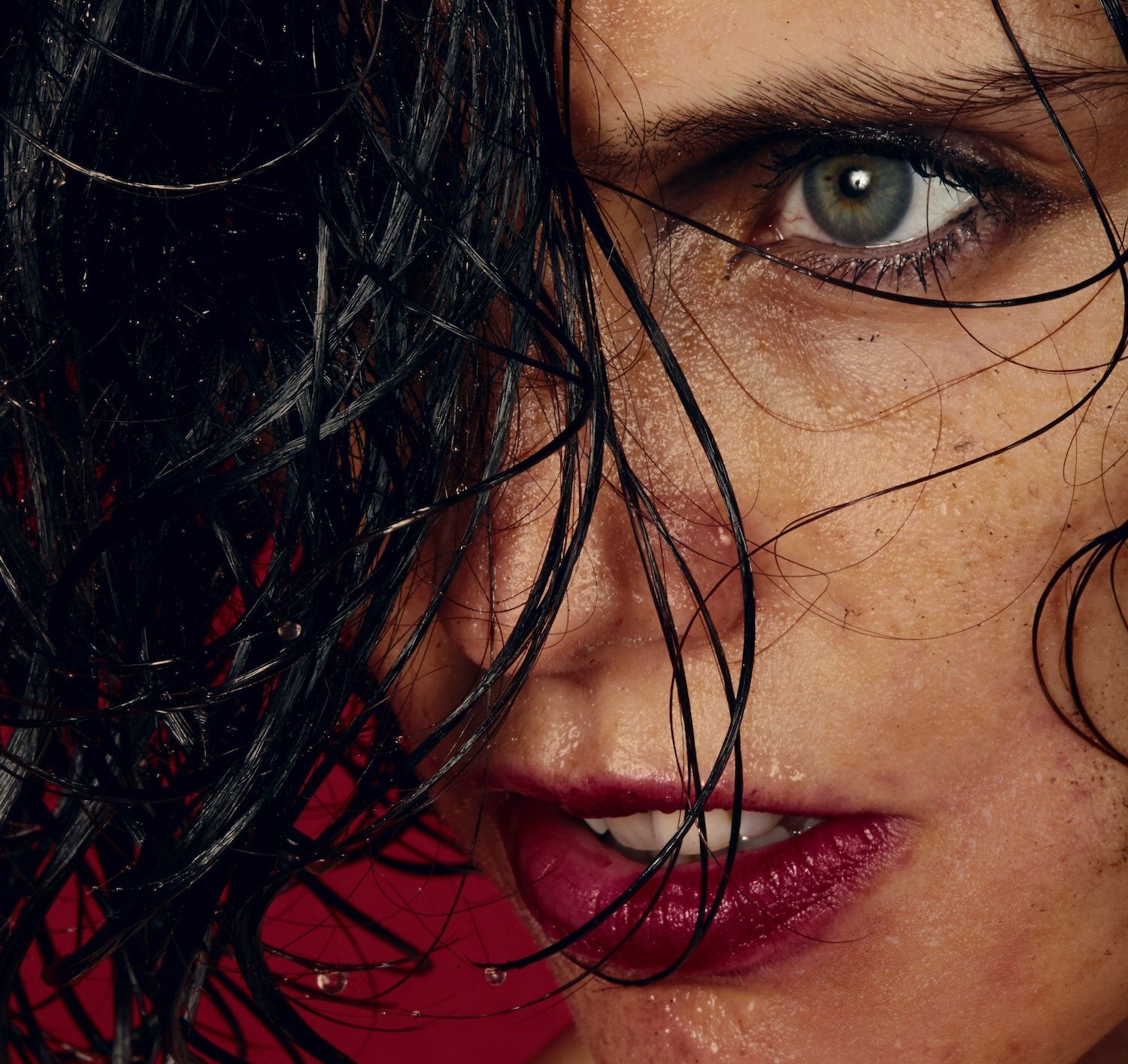 Anna Calvi PC Maisie Cousins 300dpi