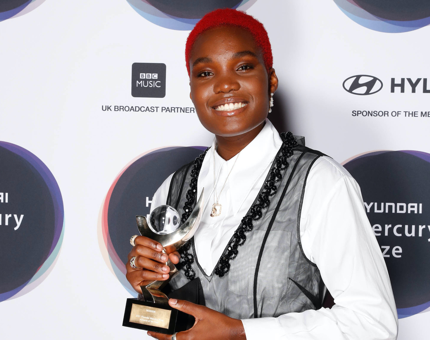 Arlo Parks 2021 mercury prize trophy press