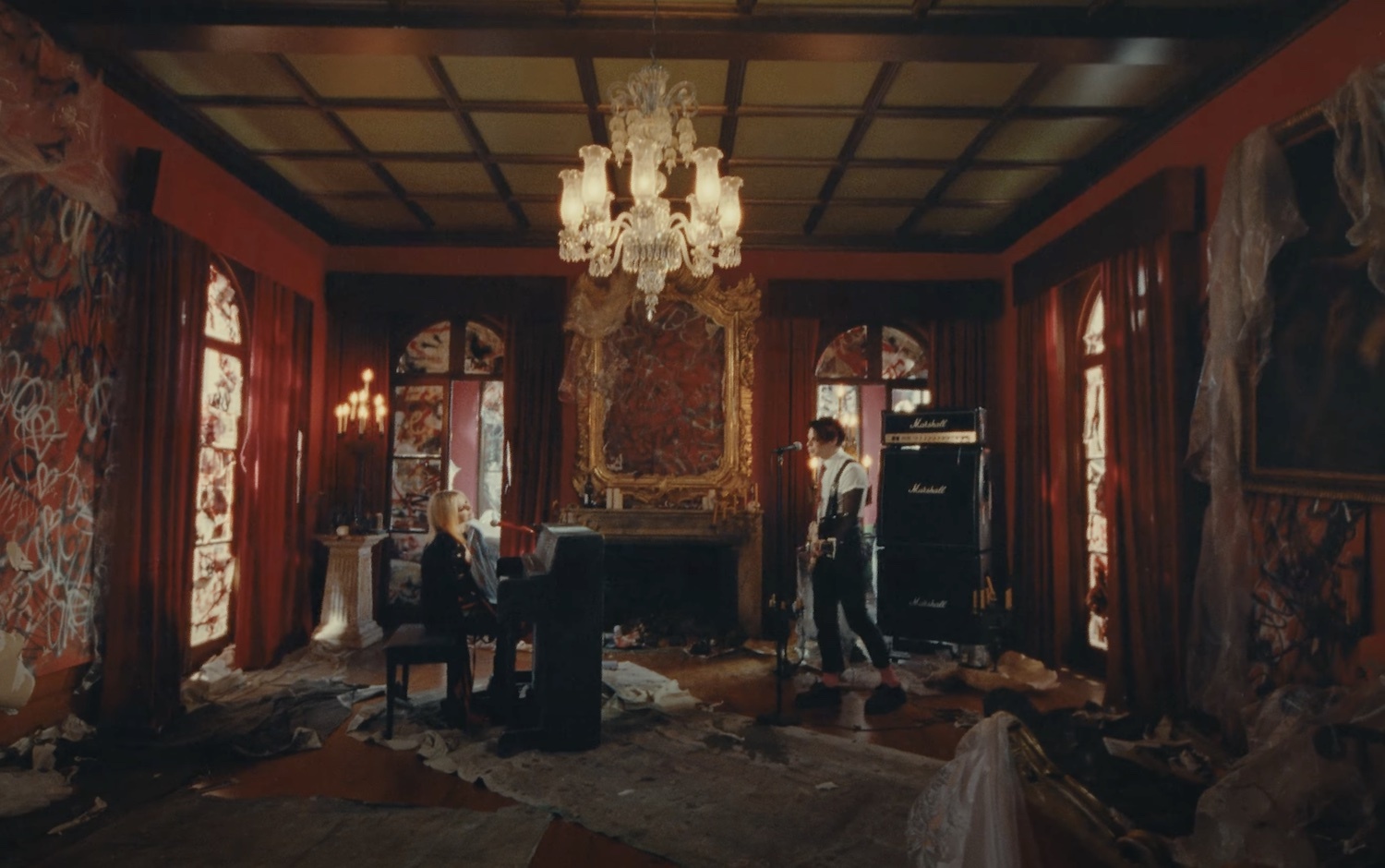 Avril Lavigne Im A Mess Yungblud video