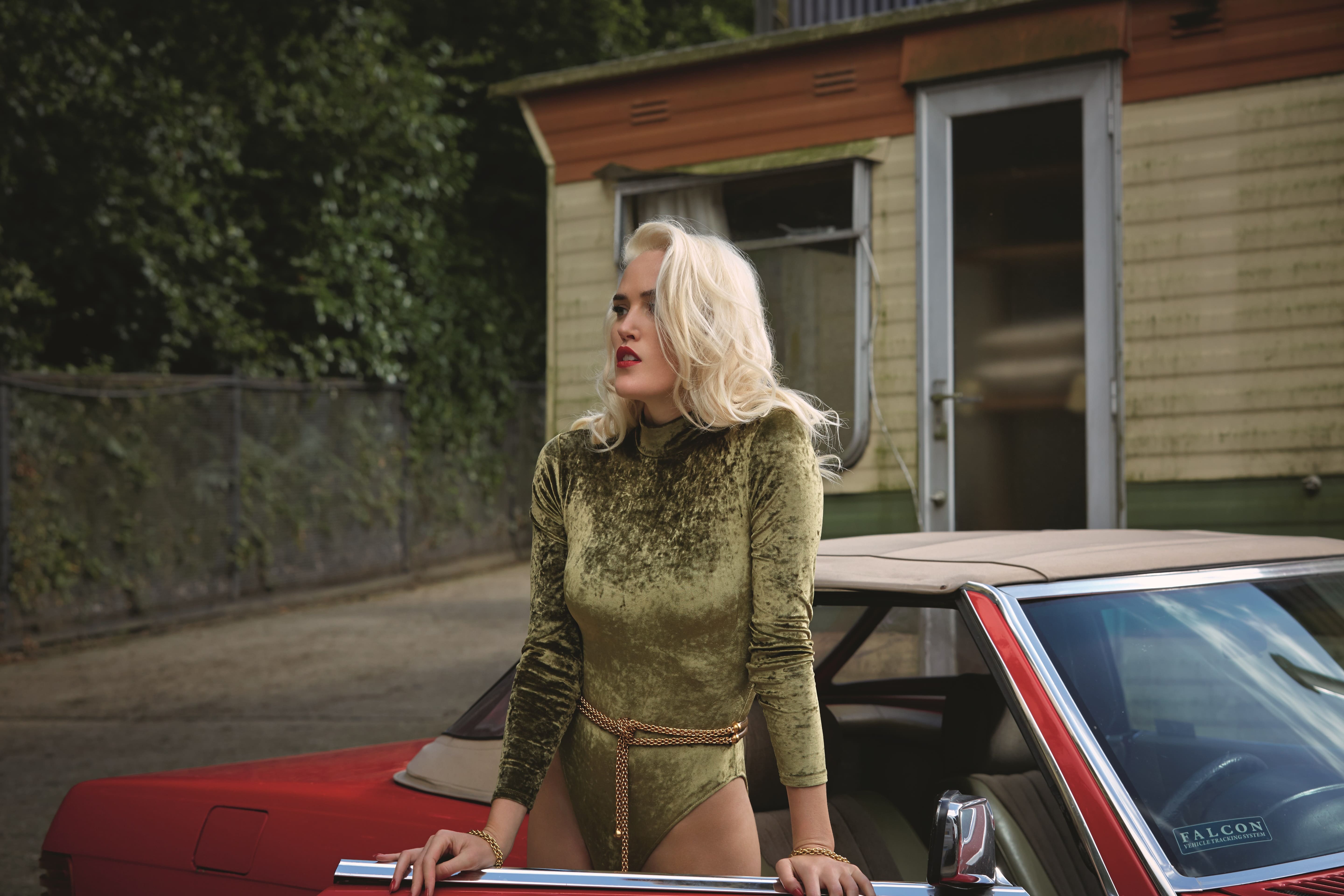 BETSY SH01 059 CMYK min