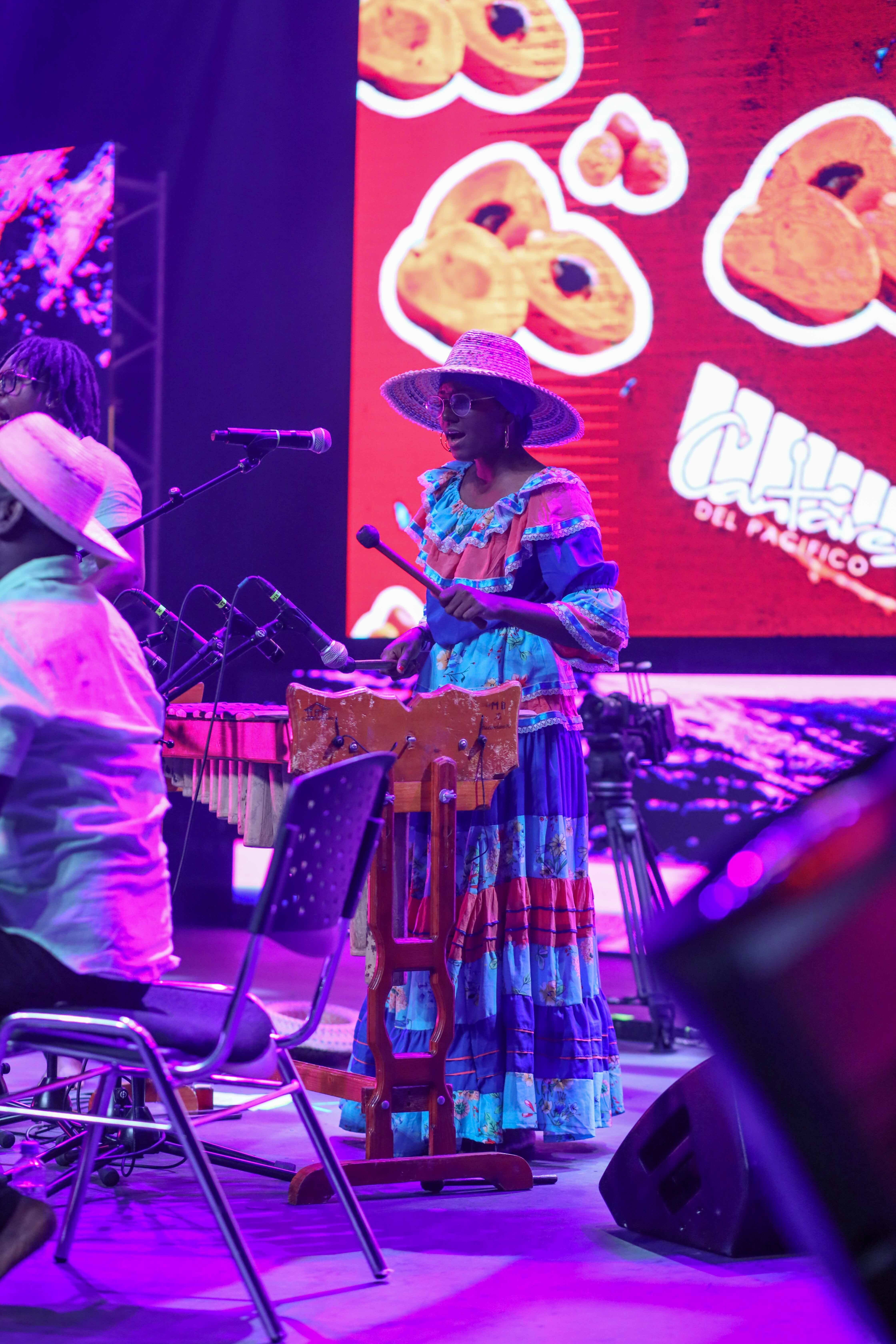 BR CANTARES DEL PACIFICO 32