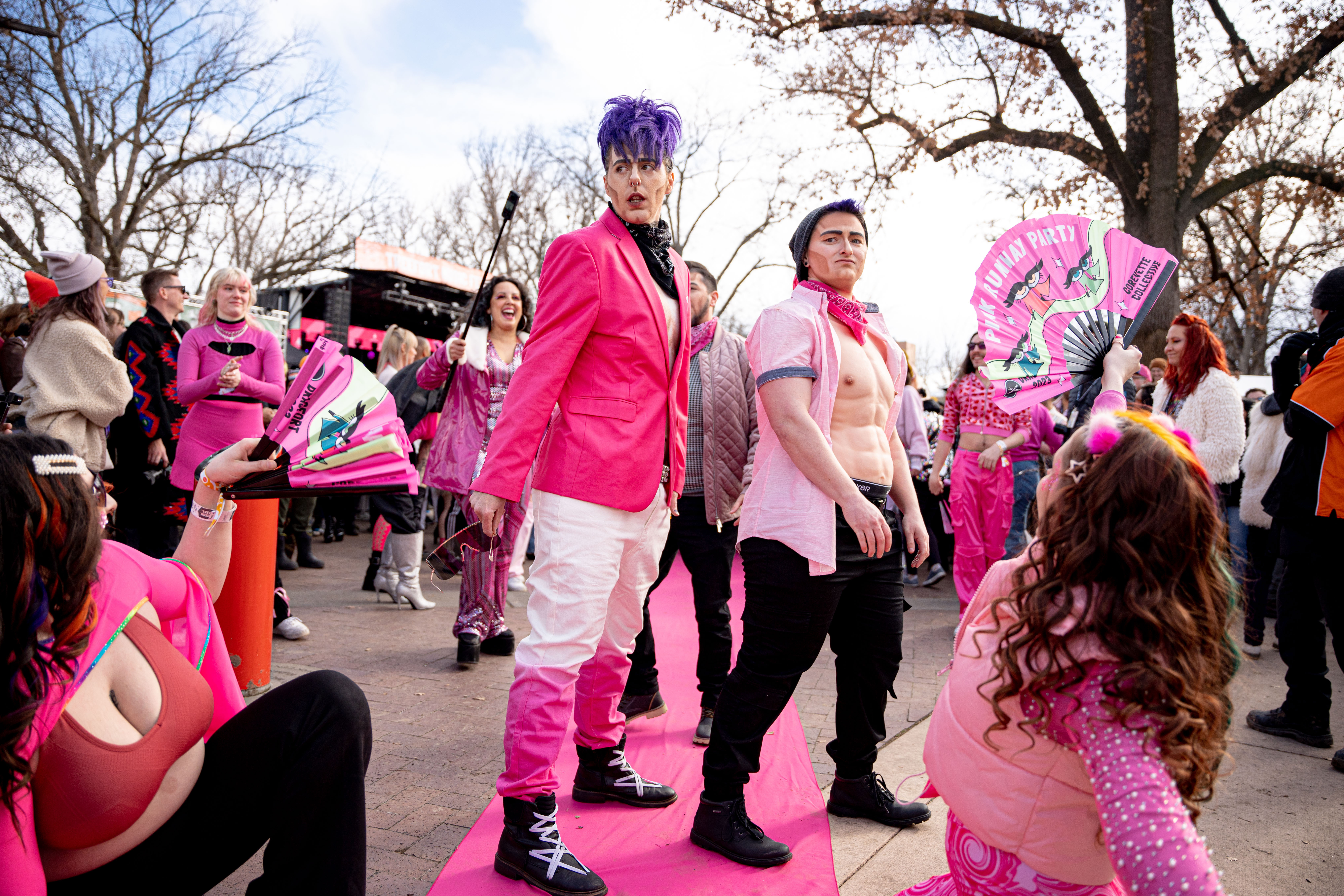 BRANDON LOUREIRO BRANDONJAMES86 PINK RUNWAY PARTY GIF TMF 2023 09396