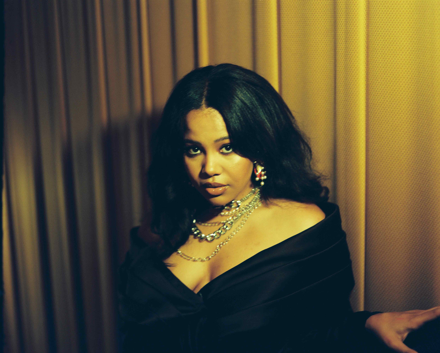 Baby Rose gold curtain black dress