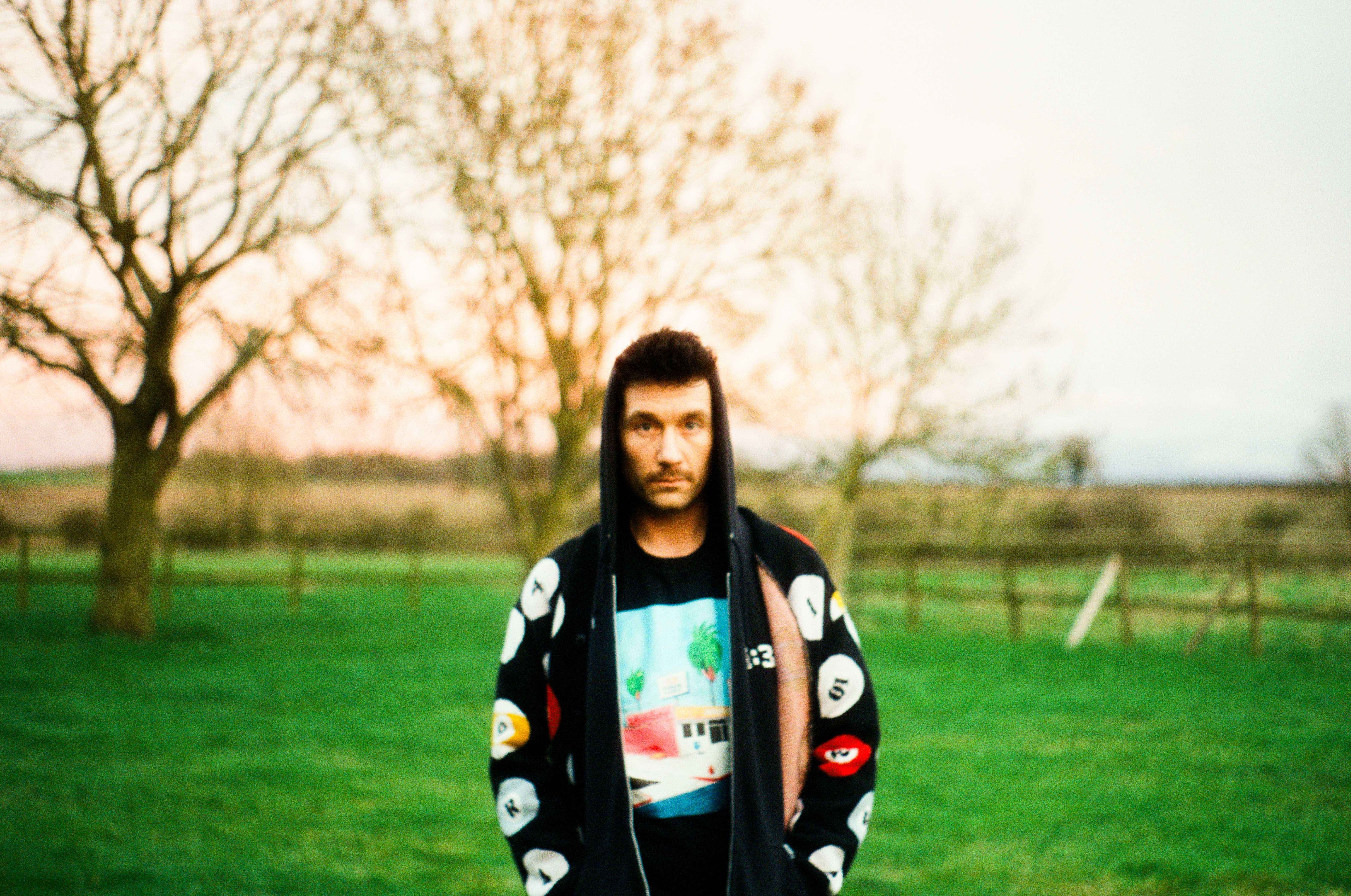 Bastille Dan Smith ampersand