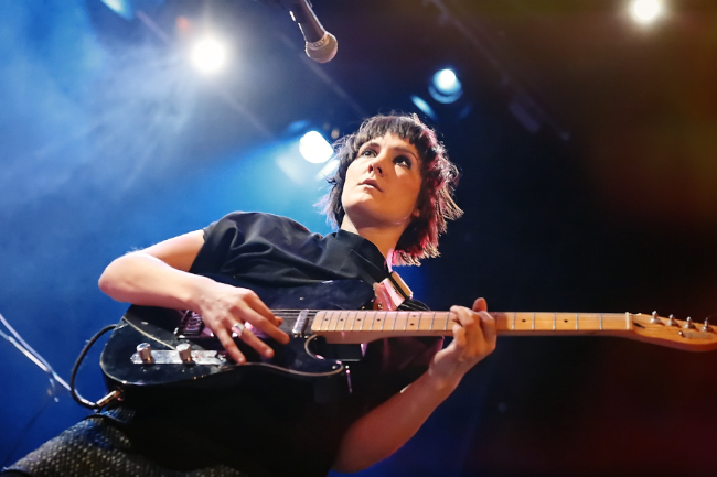 Cate Le Bon Islington Assembly Hall 070214 Sara Amroussi Gilissen 1