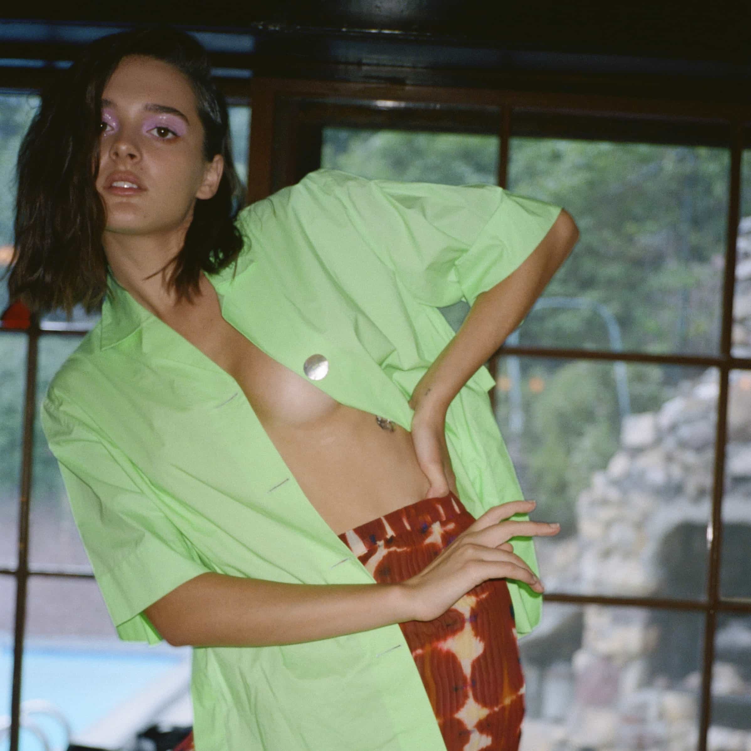 美品 Charlotte Lawrence Navy Blue パーカー L Charlotte Lawrence drops another alt-pop heavy-hitter with “Navy