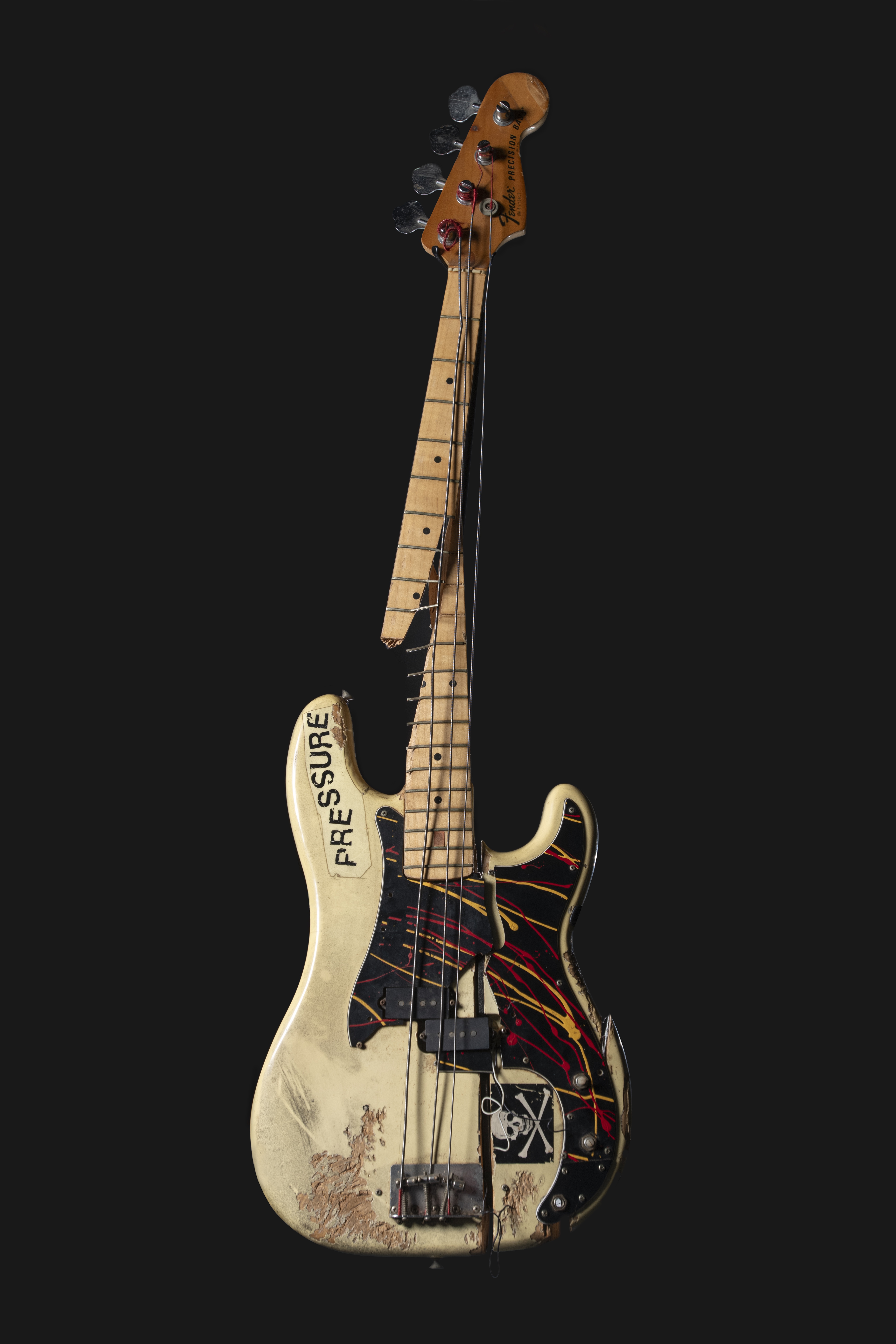 Bass guitar played The Clash’s Paul Simonon to feature at London Museum ...