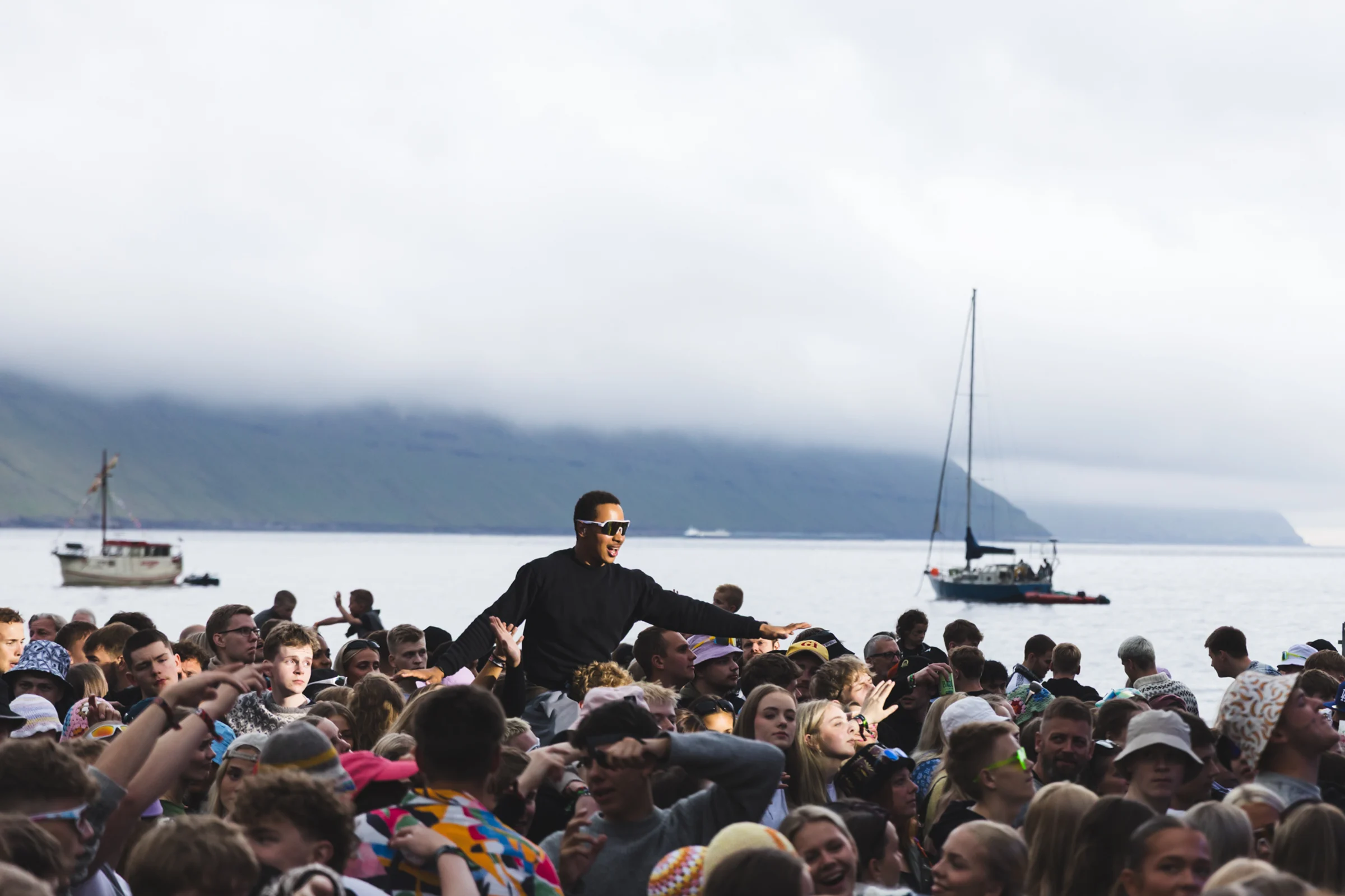 Crowd 01