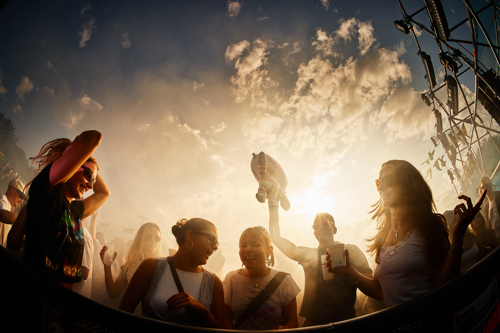Crowd atmos by Helge Brekke