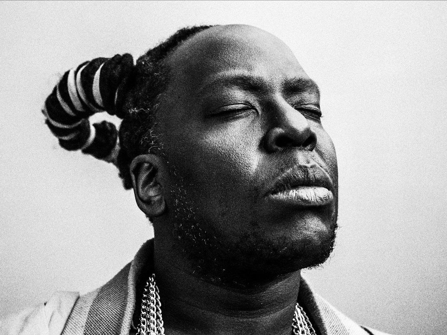 Dave Okumu 2023 monochrome headshot Nicolas Premier