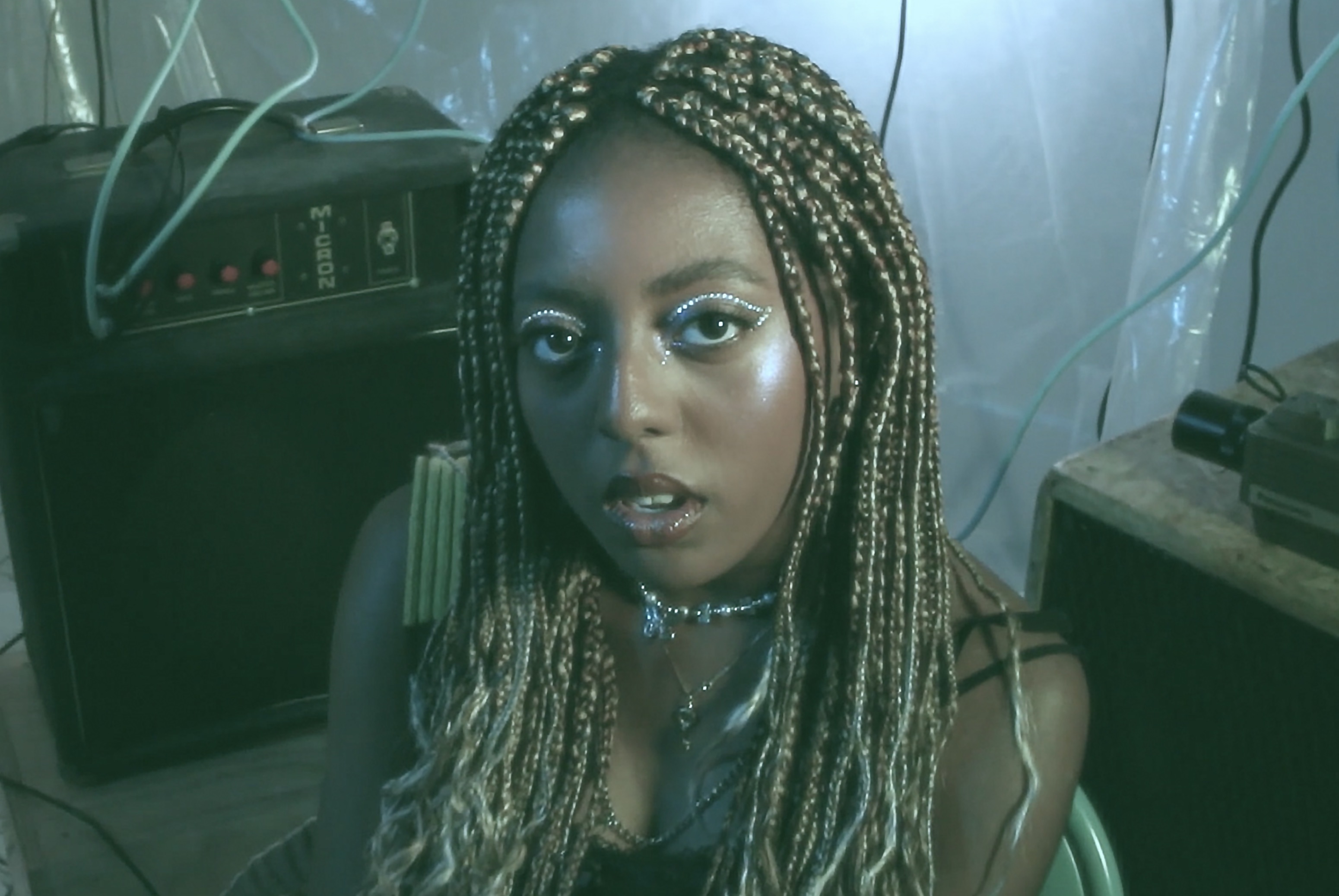 Della XOZ Paranoia Press Shot