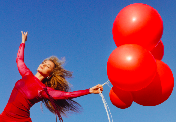 Ella Eyre red flags love hearts