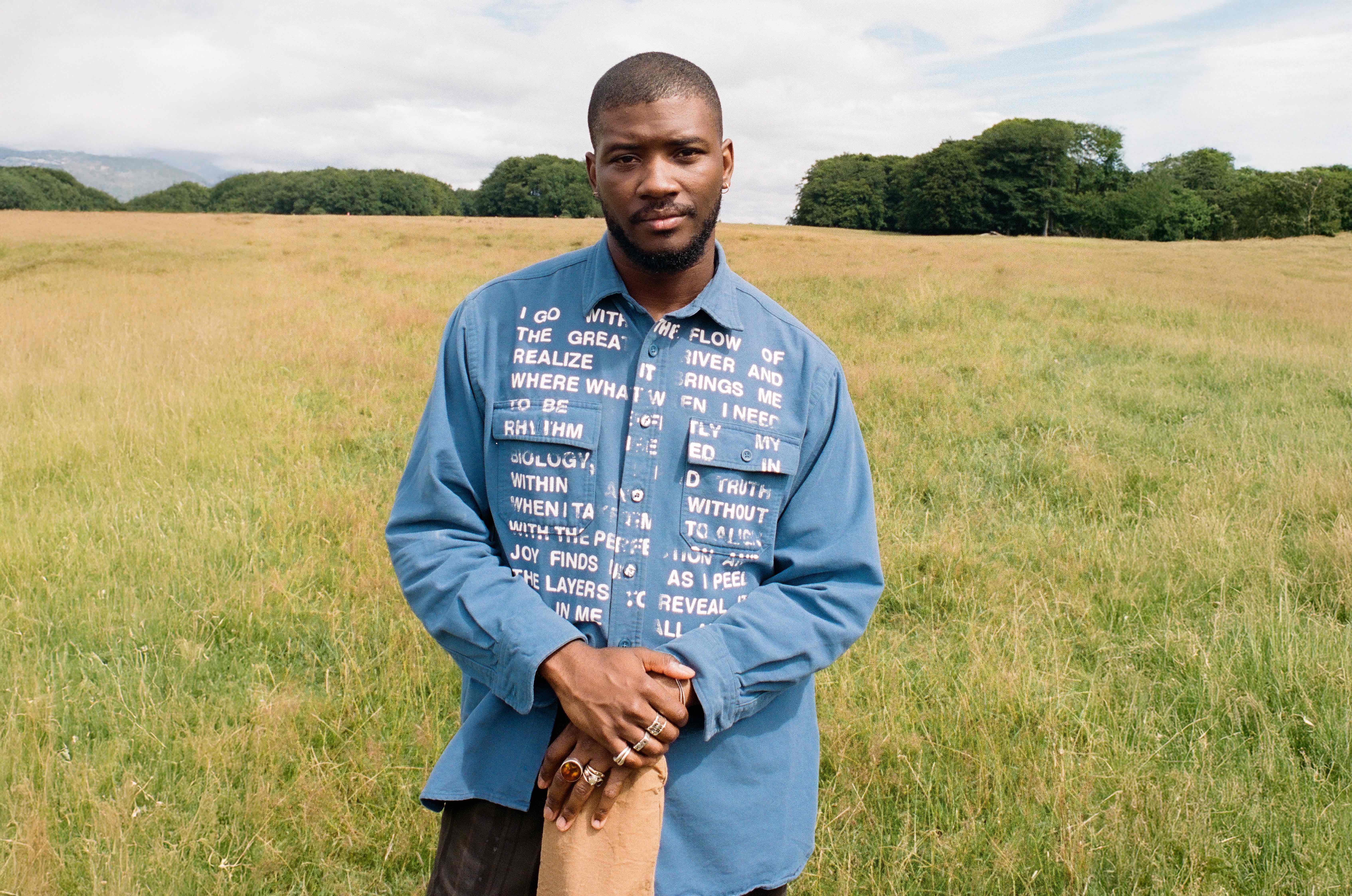Elliott Skinner signing Press Photo Crop by Hashim Musa
