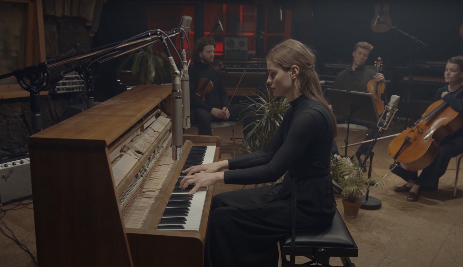 Eydis Evensen KEXP performance