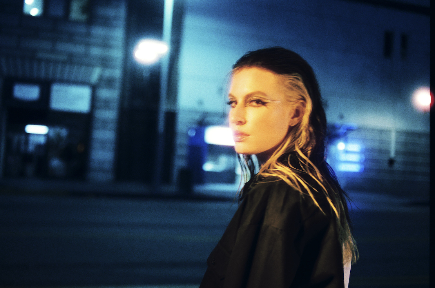 FLETCHER blurry street blue