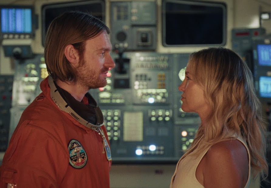 Finneas Kate Hudson