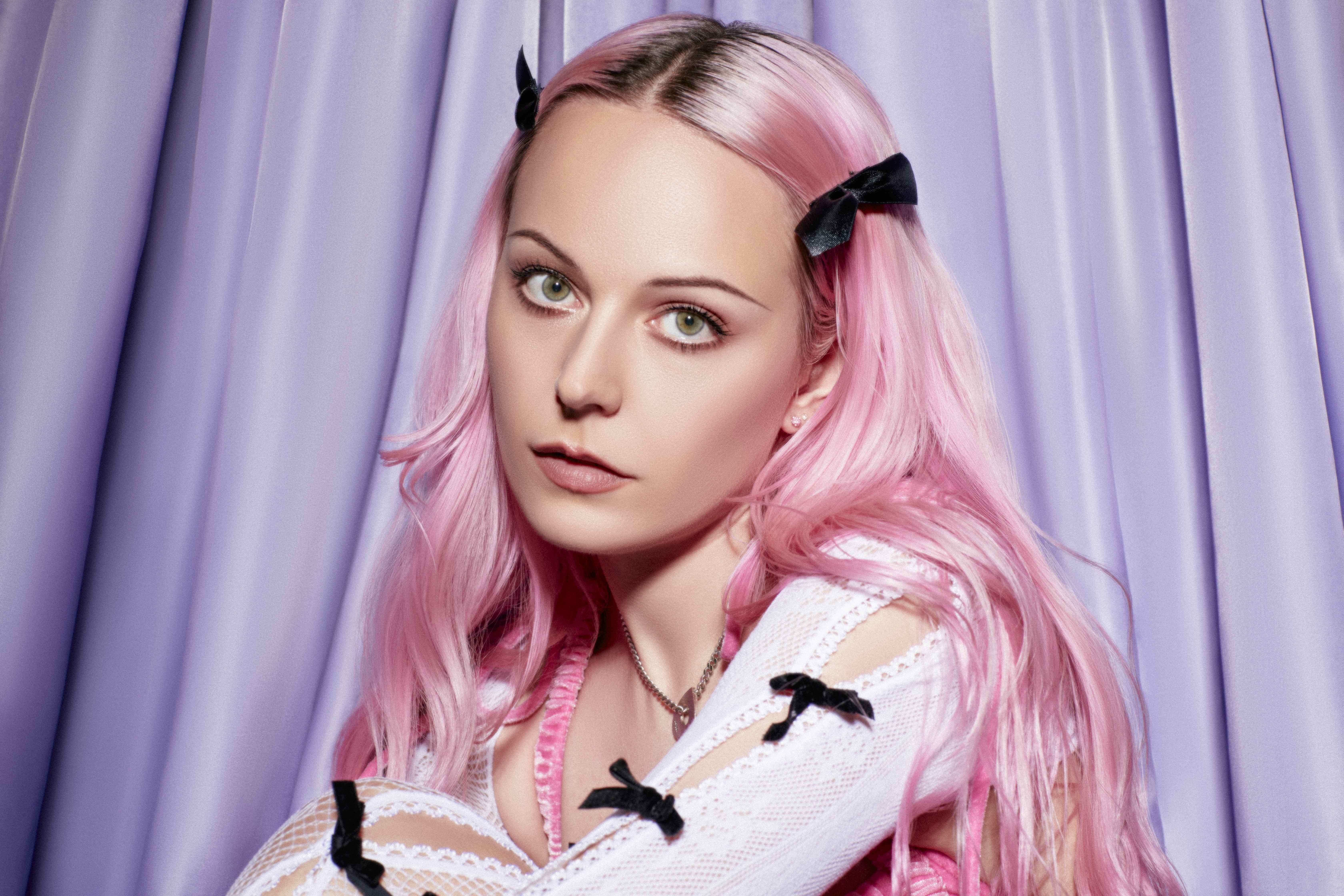 Hannah Diamond perfect picture 2023