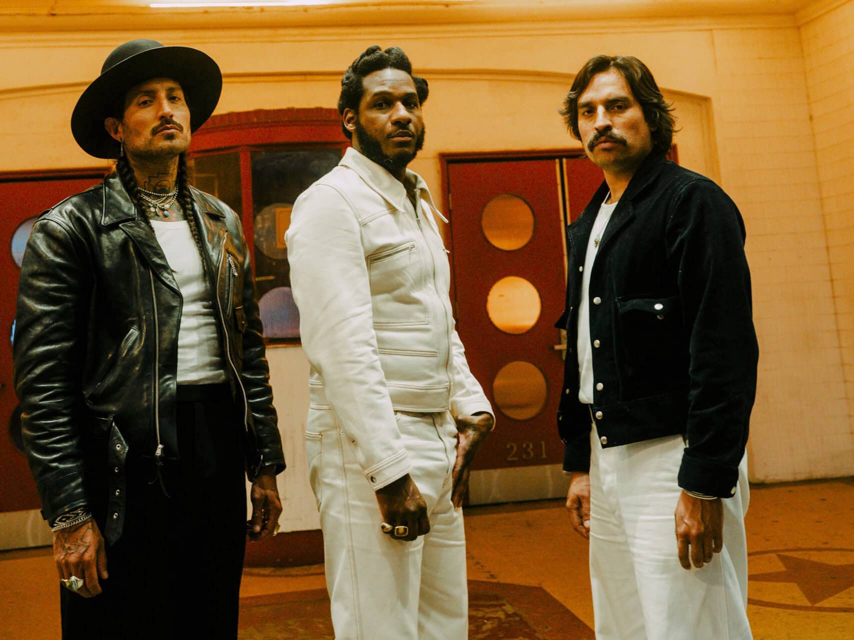 Hermanos Gutierrez Leon Bridges