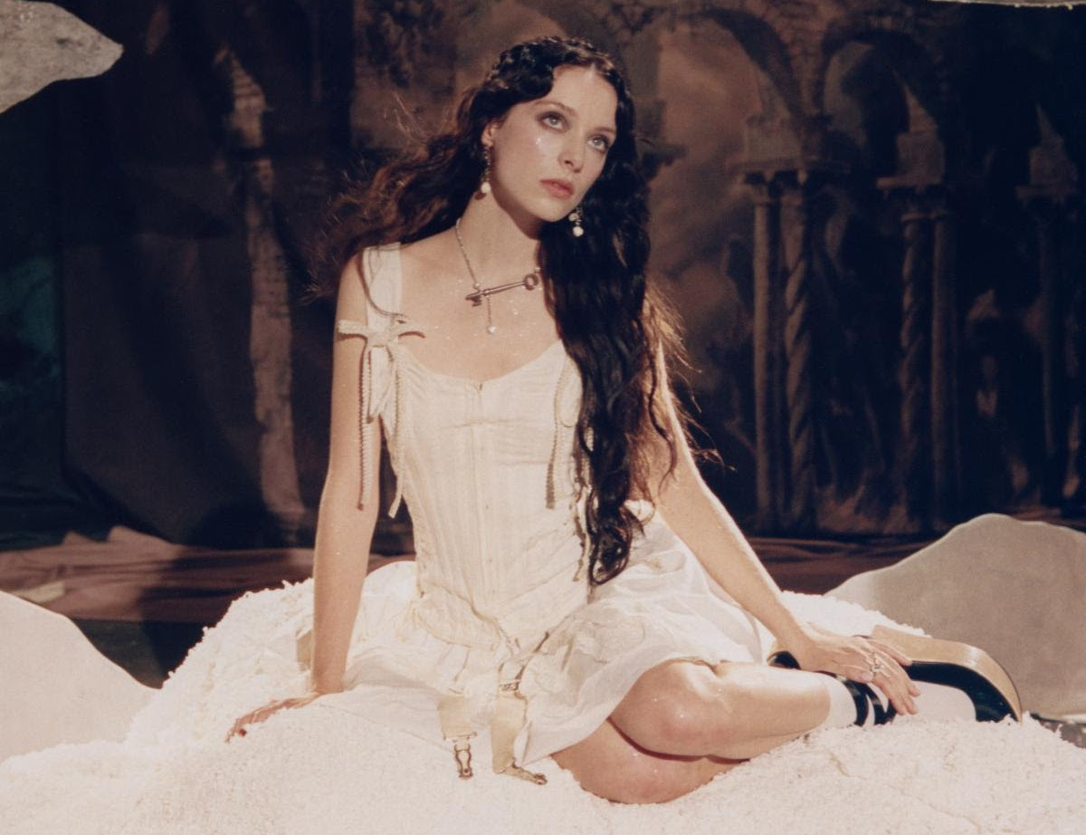 Holly Humberstone Die Happy