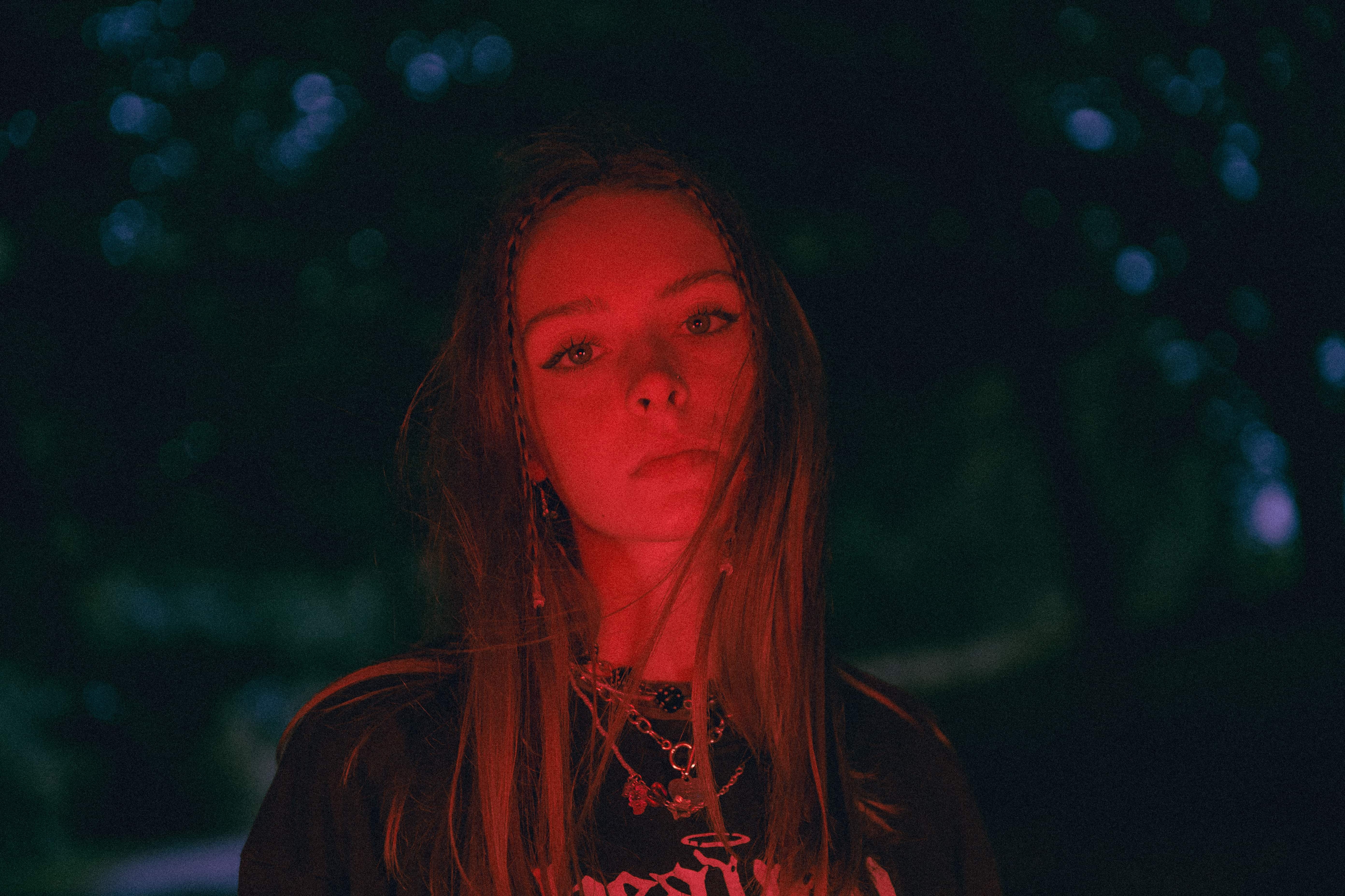 Holly Humberstone EP press shot landscape 01 please credit Phoebe Fox