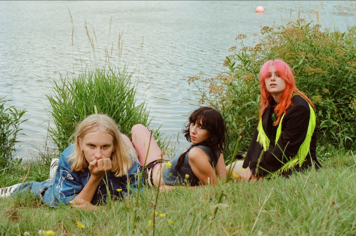 Hot Wax invite me kindly 2023 grass