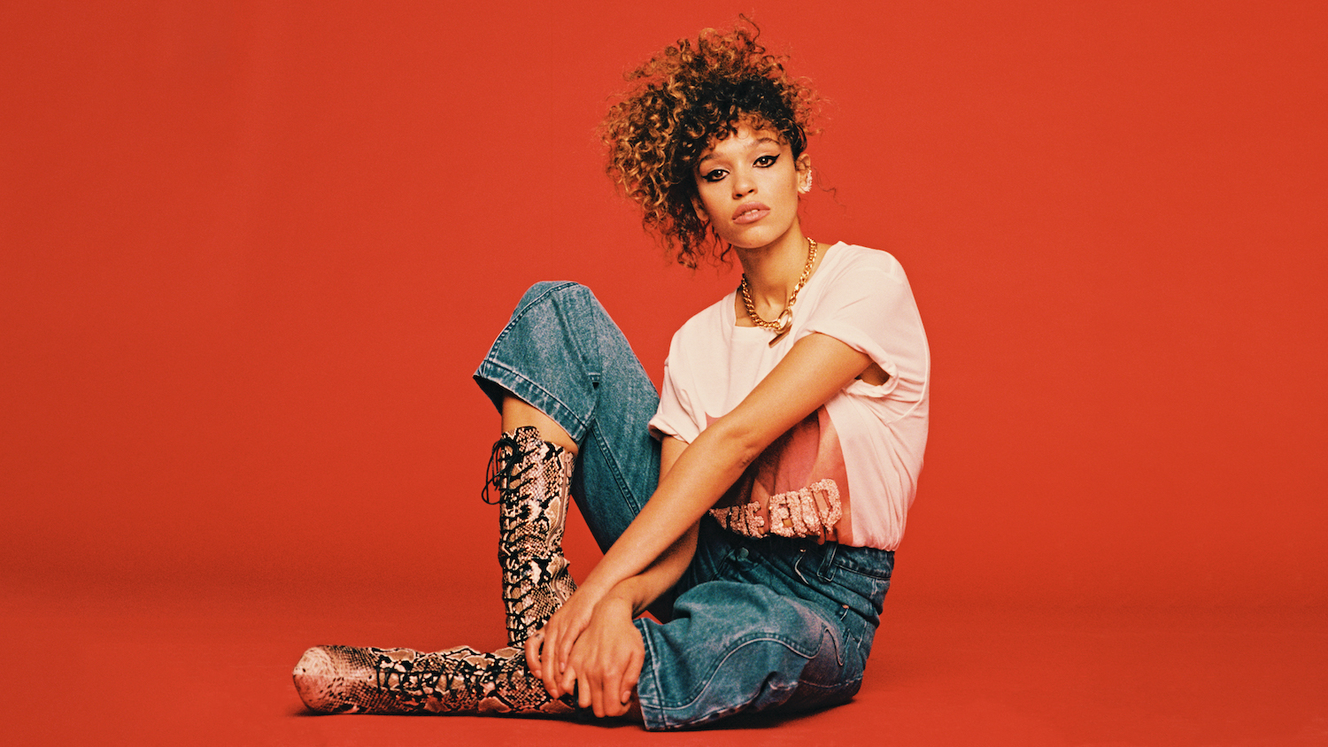 Izzy Bizu lead press shot