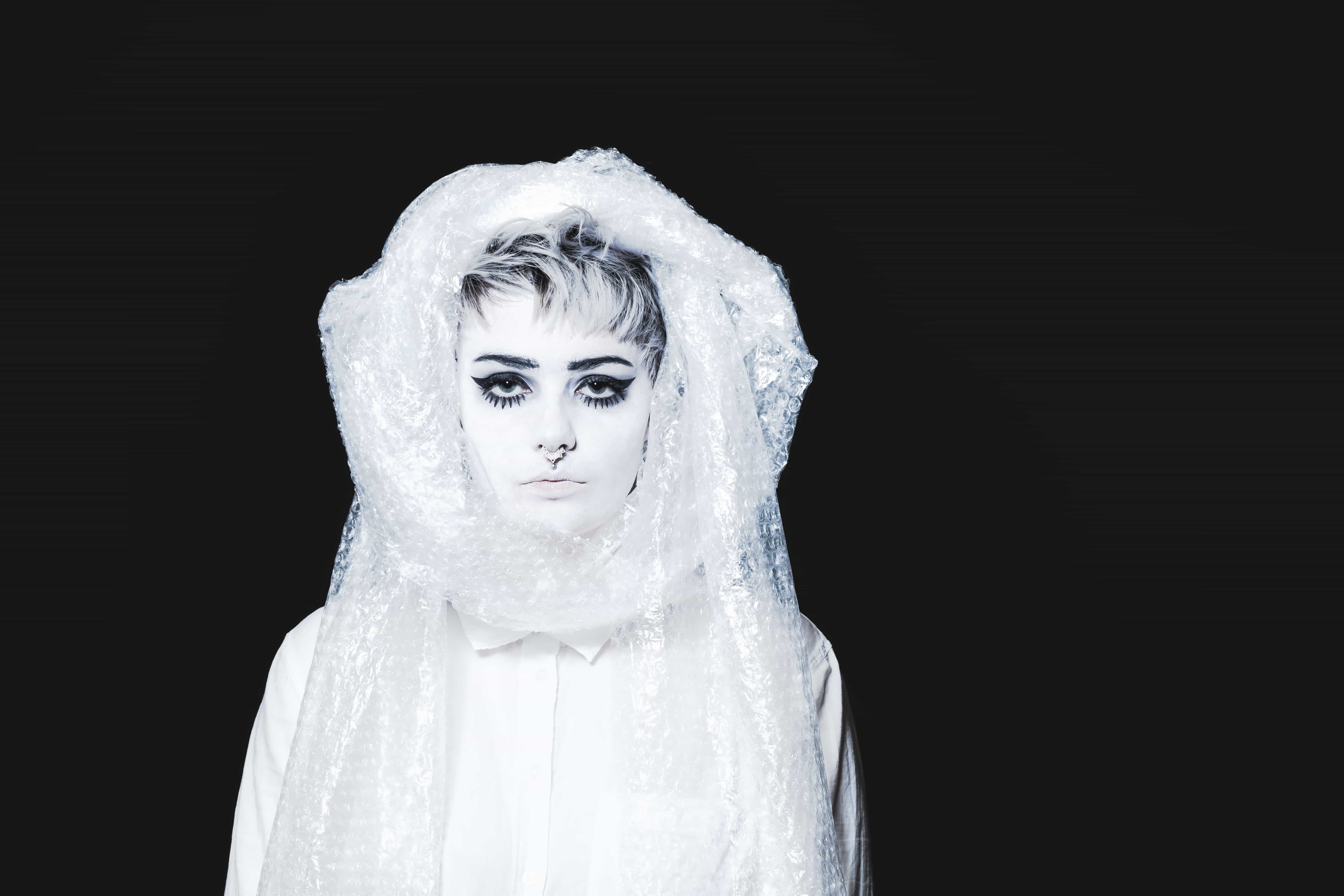 K0 A8701 Edit Straight Girl Andrew Benge