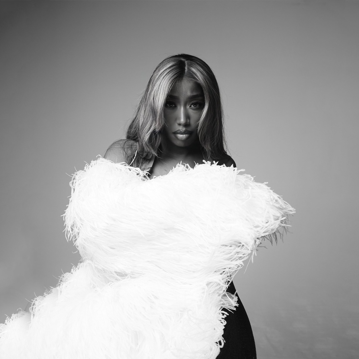 Kamille white fur bw 2023