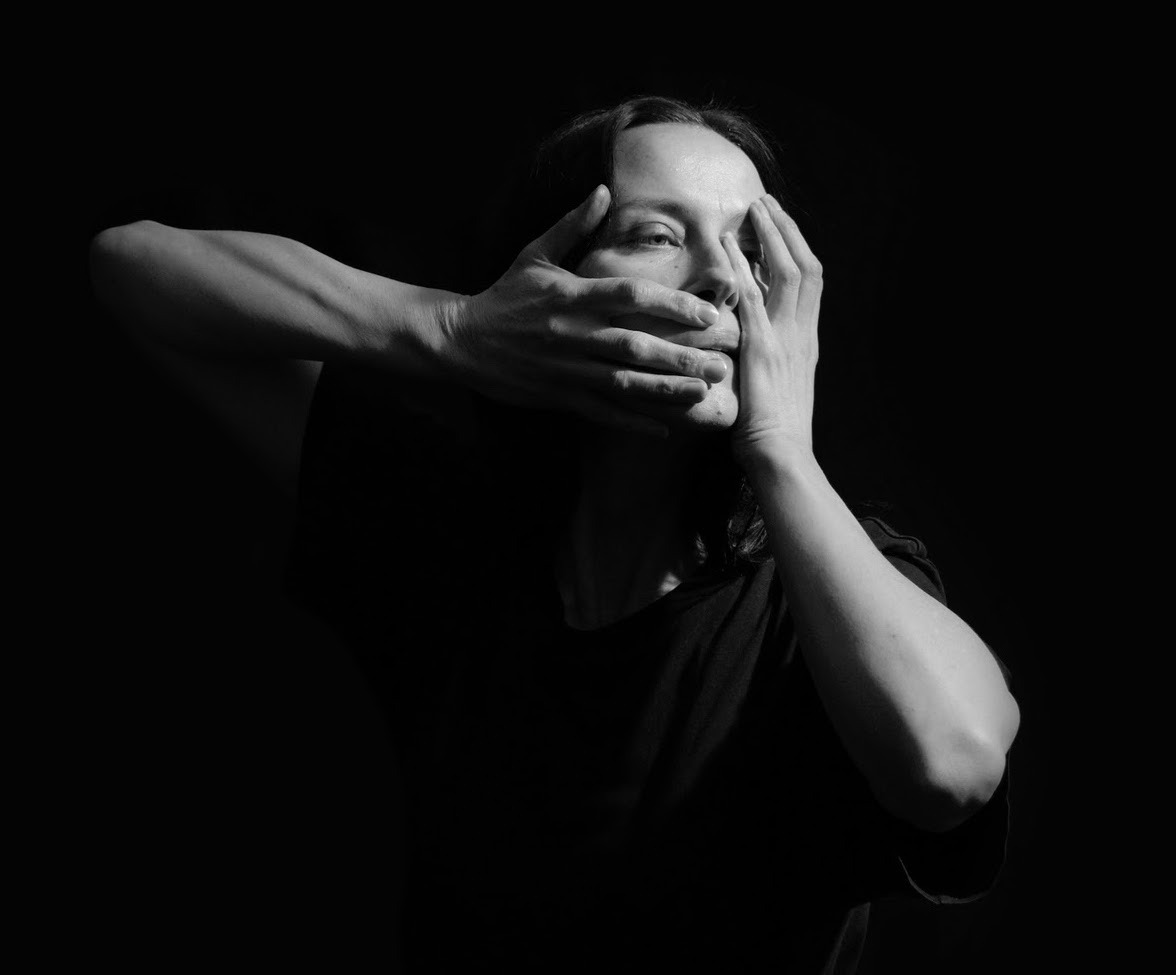 Keeley Forsyth The Hollow single