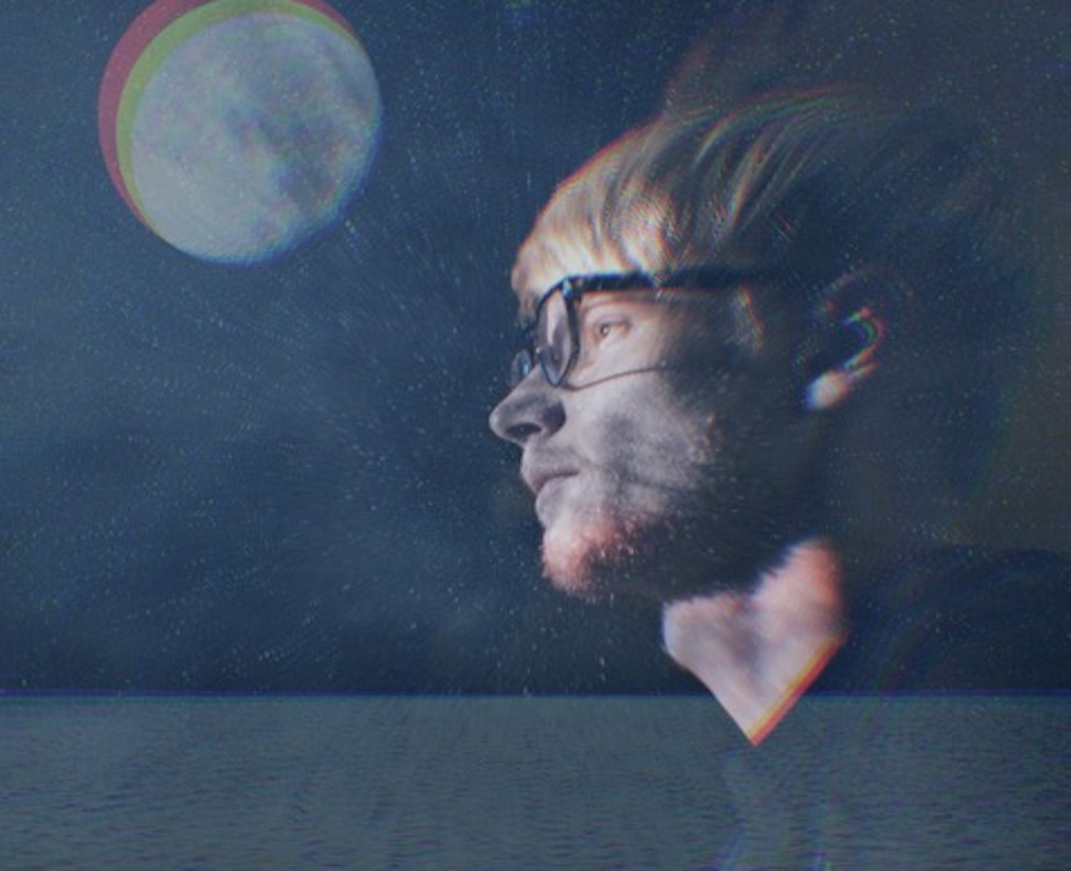 LOOR press shot moon sea