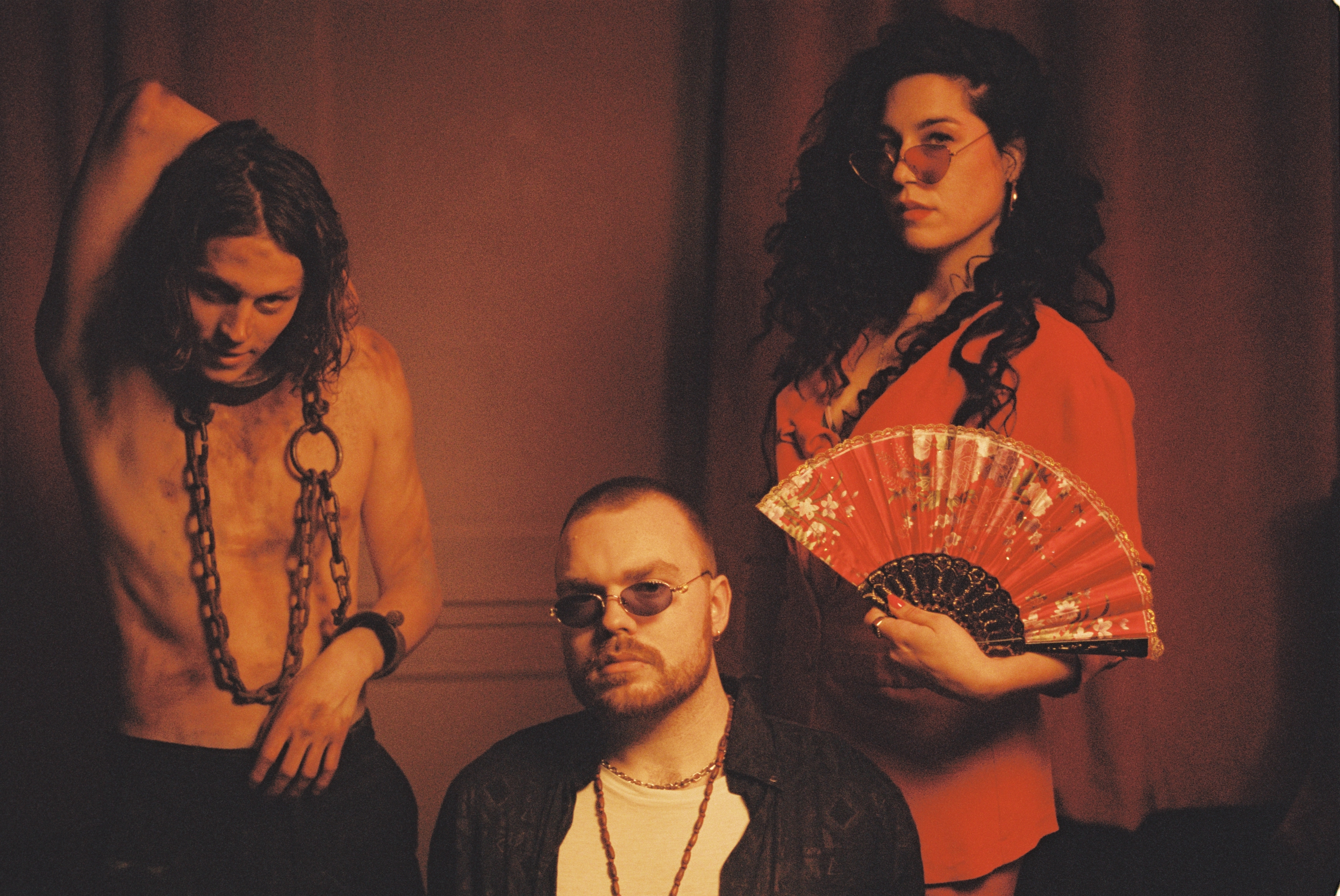 LUVIN U PRESS SHOT