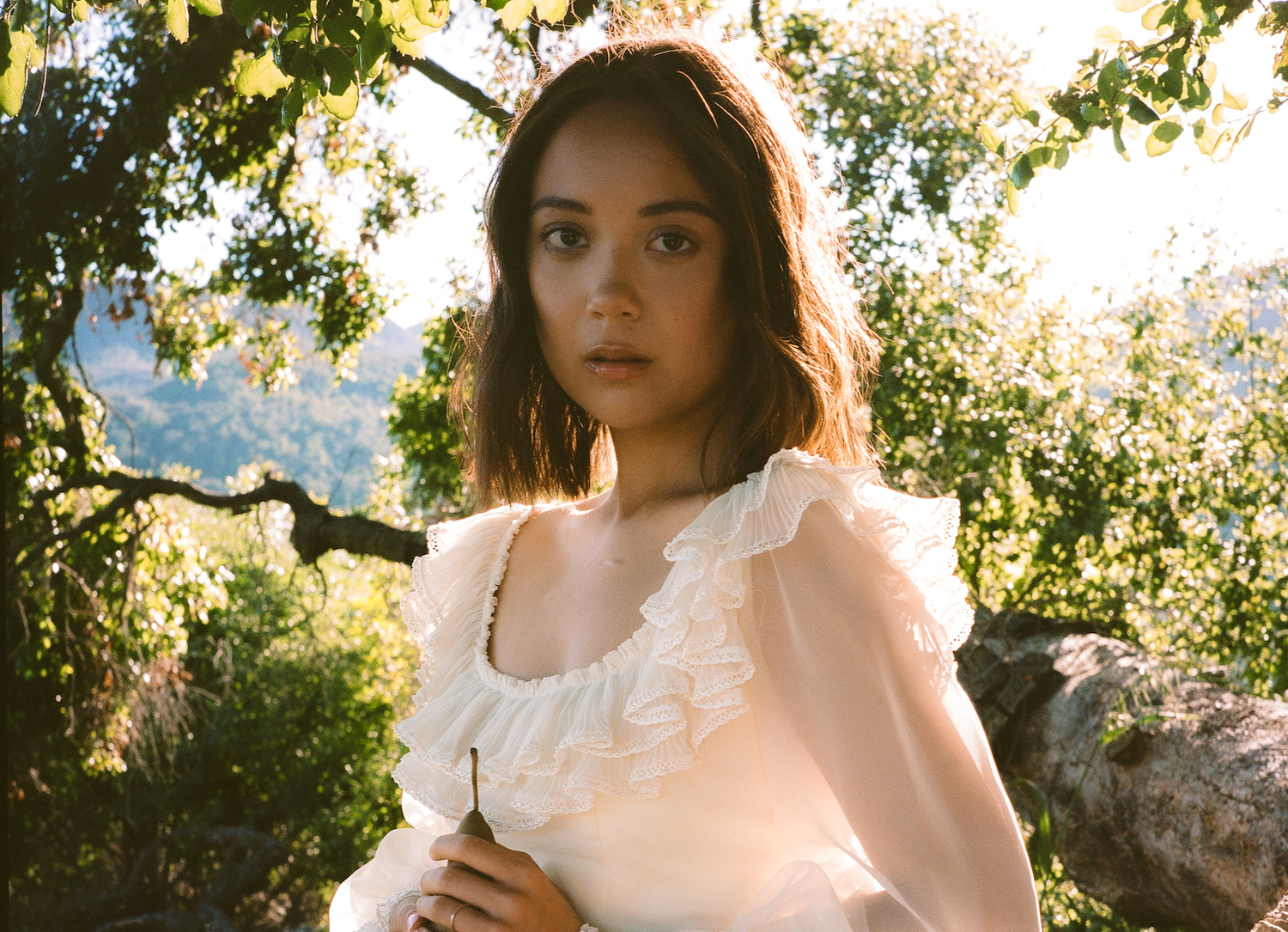 Laufey Press Photo Single 4 Release 2 PC Gemma Warren