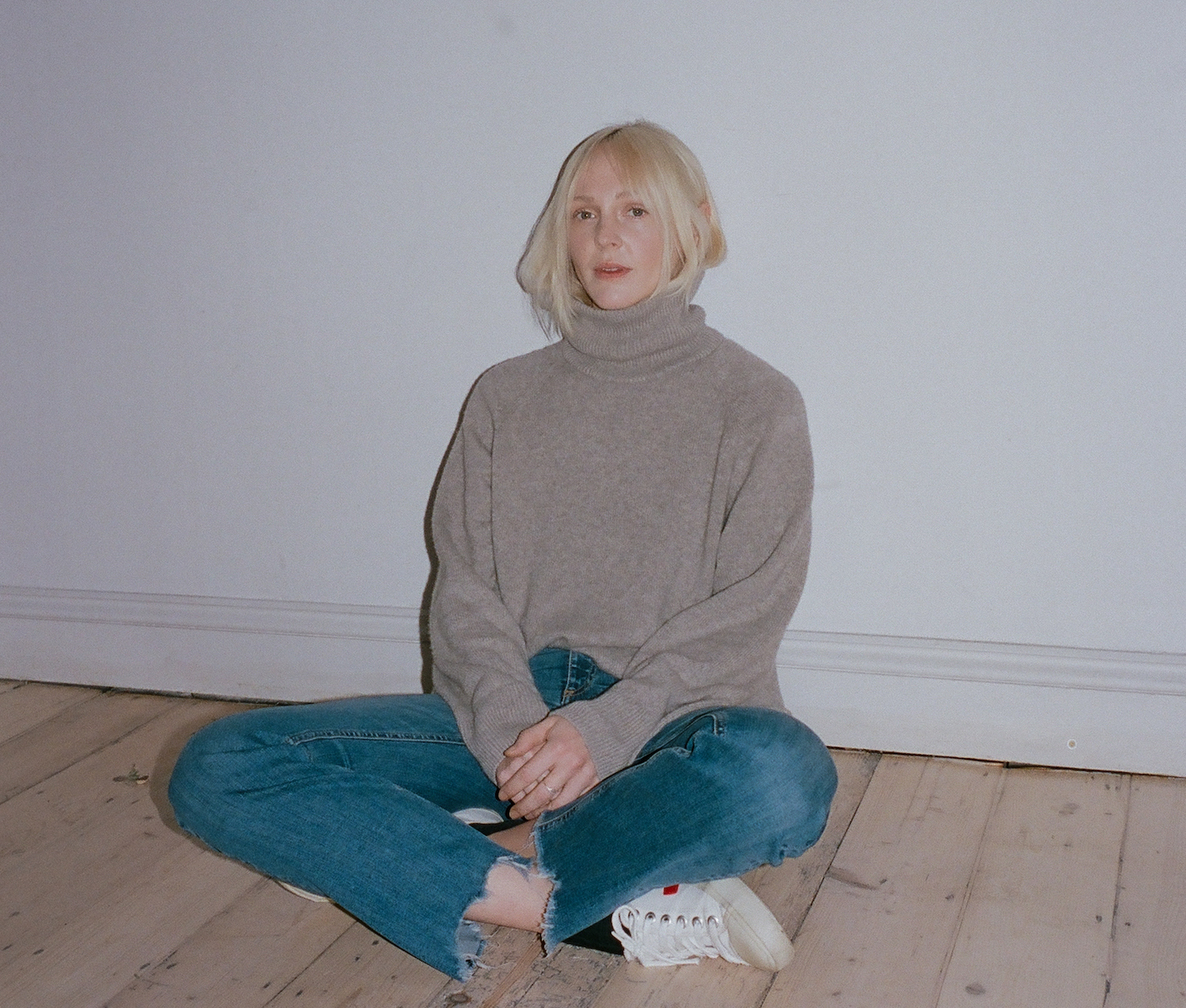 Laura Marling press1 3 of 8